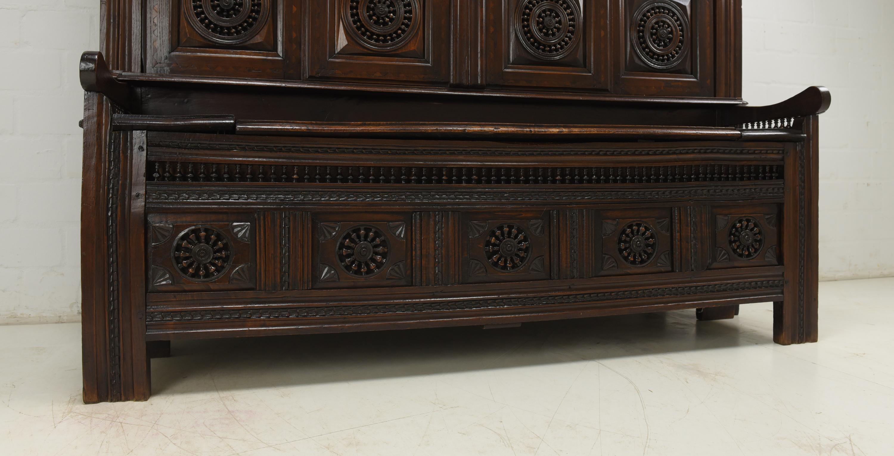 Large Breton Cabinet with Bench in Chestnut and Oak, 1880 For Sale 4