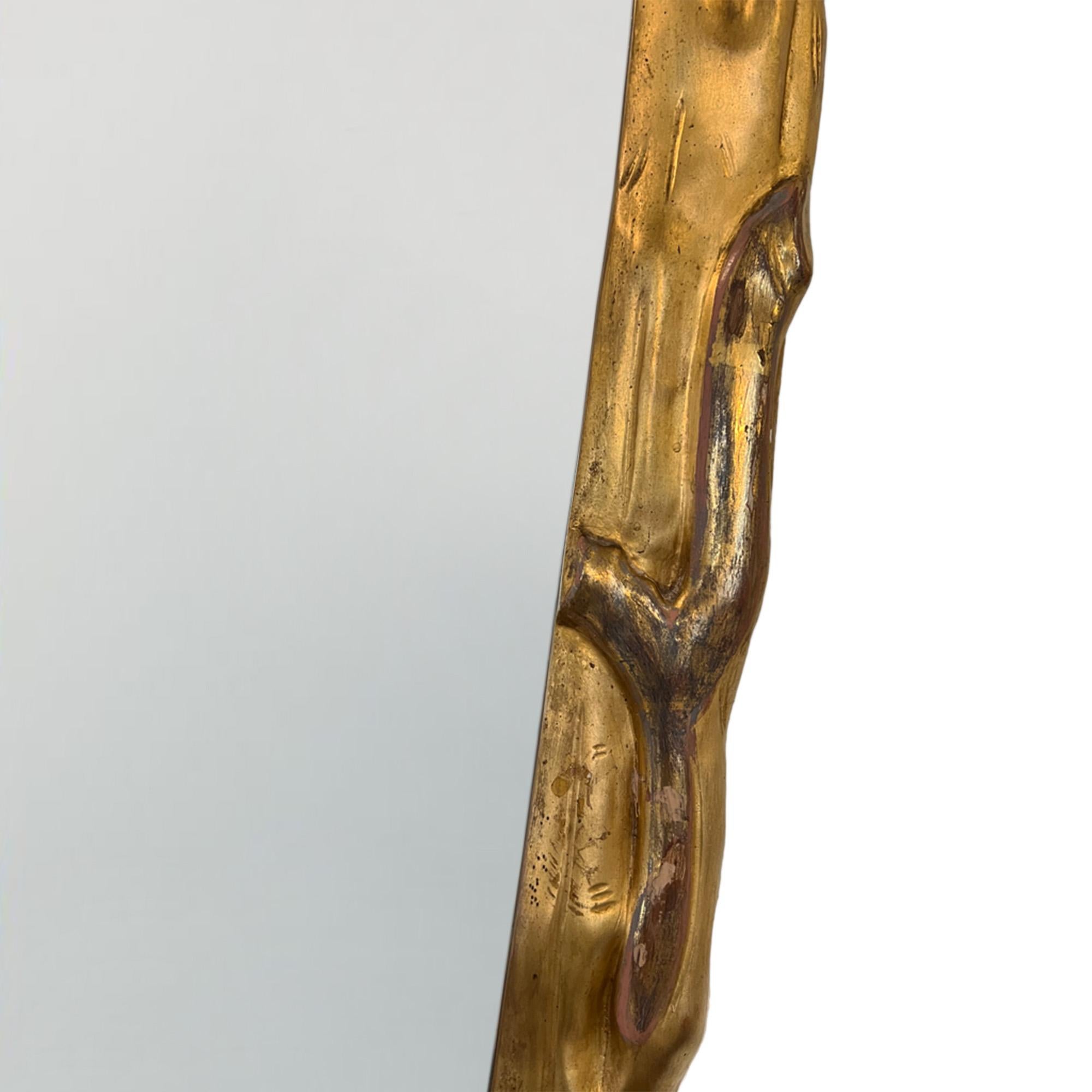 Questo grande specchio da camino è stato realizzato in Inghilterra nel XIX secolo.

Un design semplice, ma così elegante con le foglie intagliate intorno alla cornice. 

Eccezionale fattura con la lastra originale in vetro di mercurio che brilla
