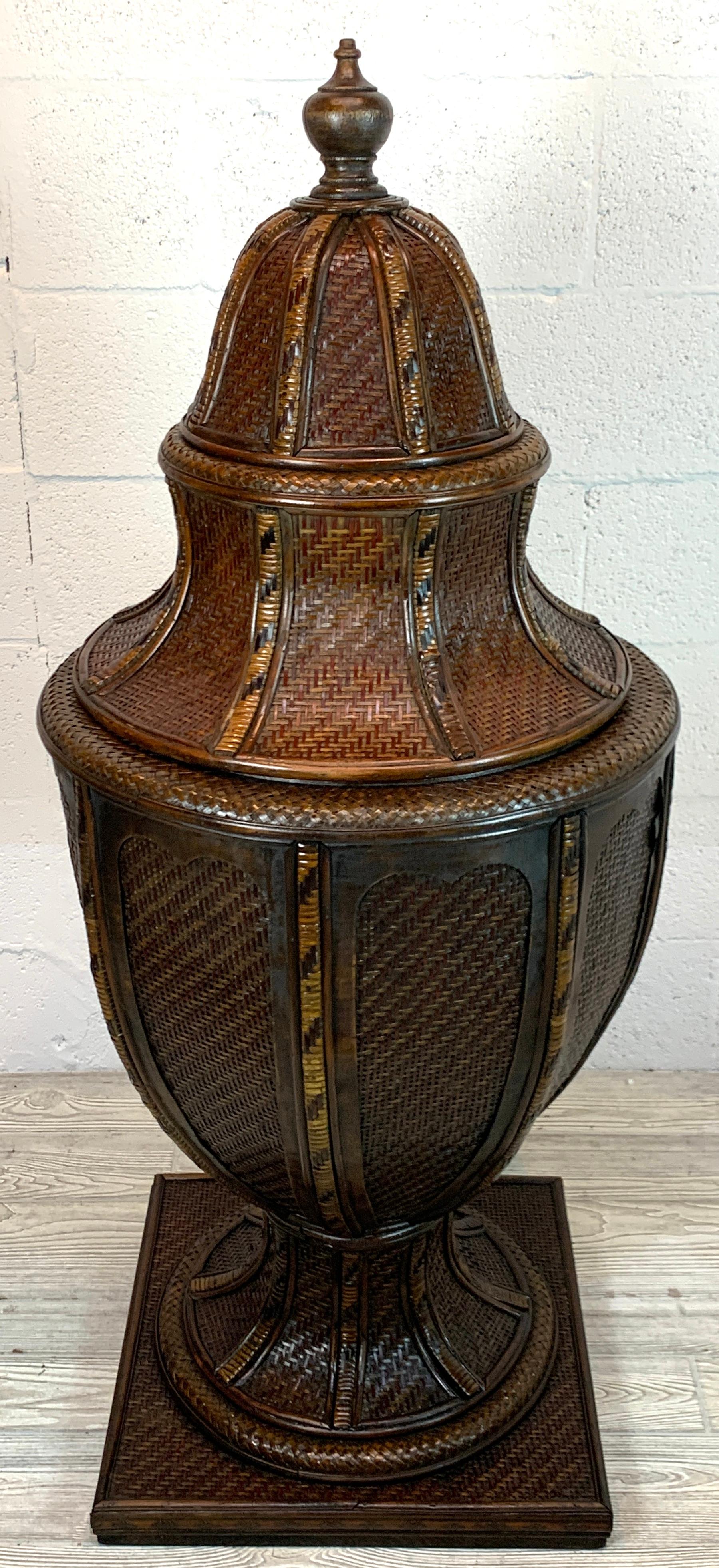 Large British Colonial Style Rattan and Wicker Urn In Good Condition In West Palm Beach, FL