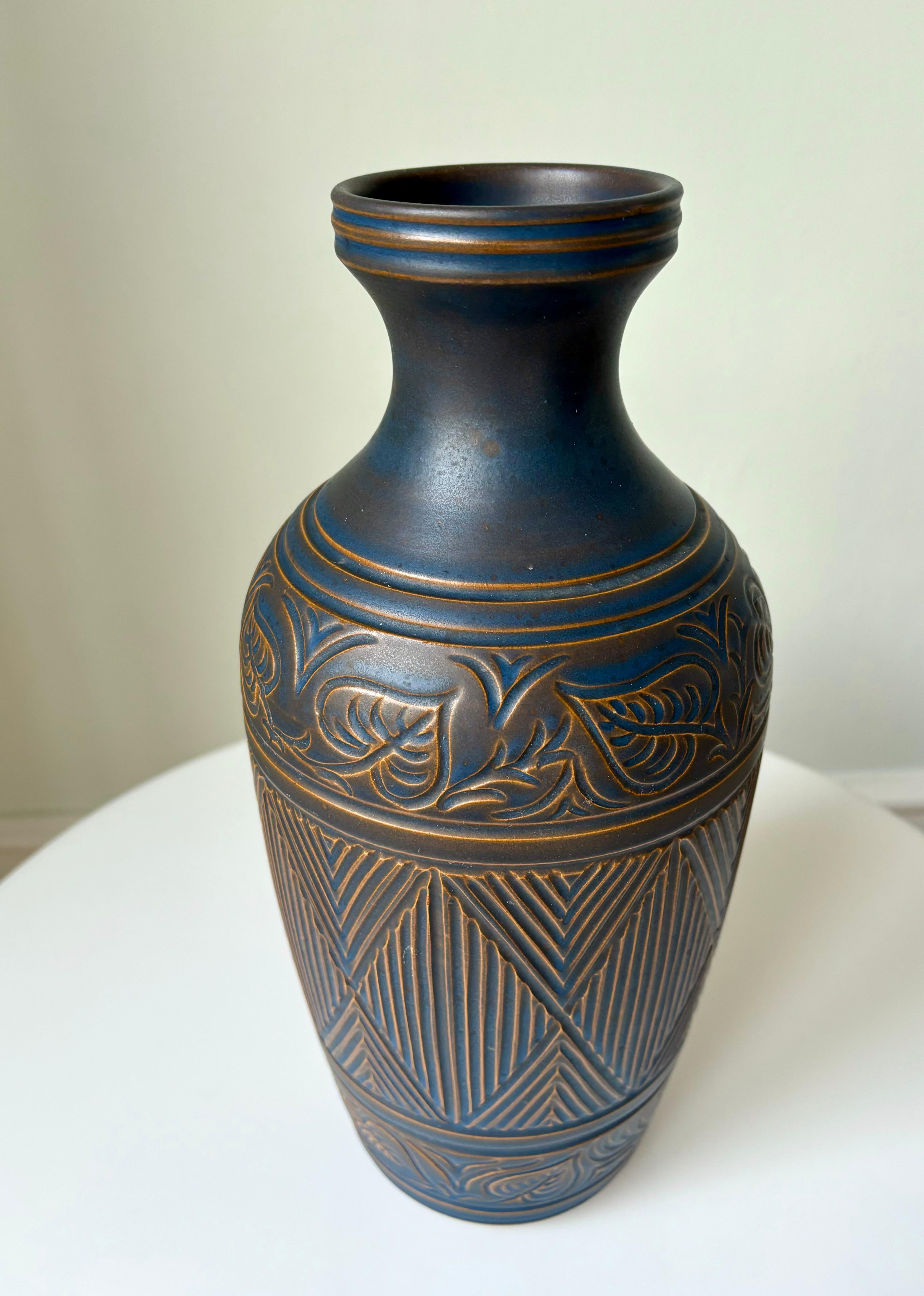 Large Bromølle Art Deco Decor Ceramic Vase, 1960s In Good Condition For Sale In Copenhagen, DK