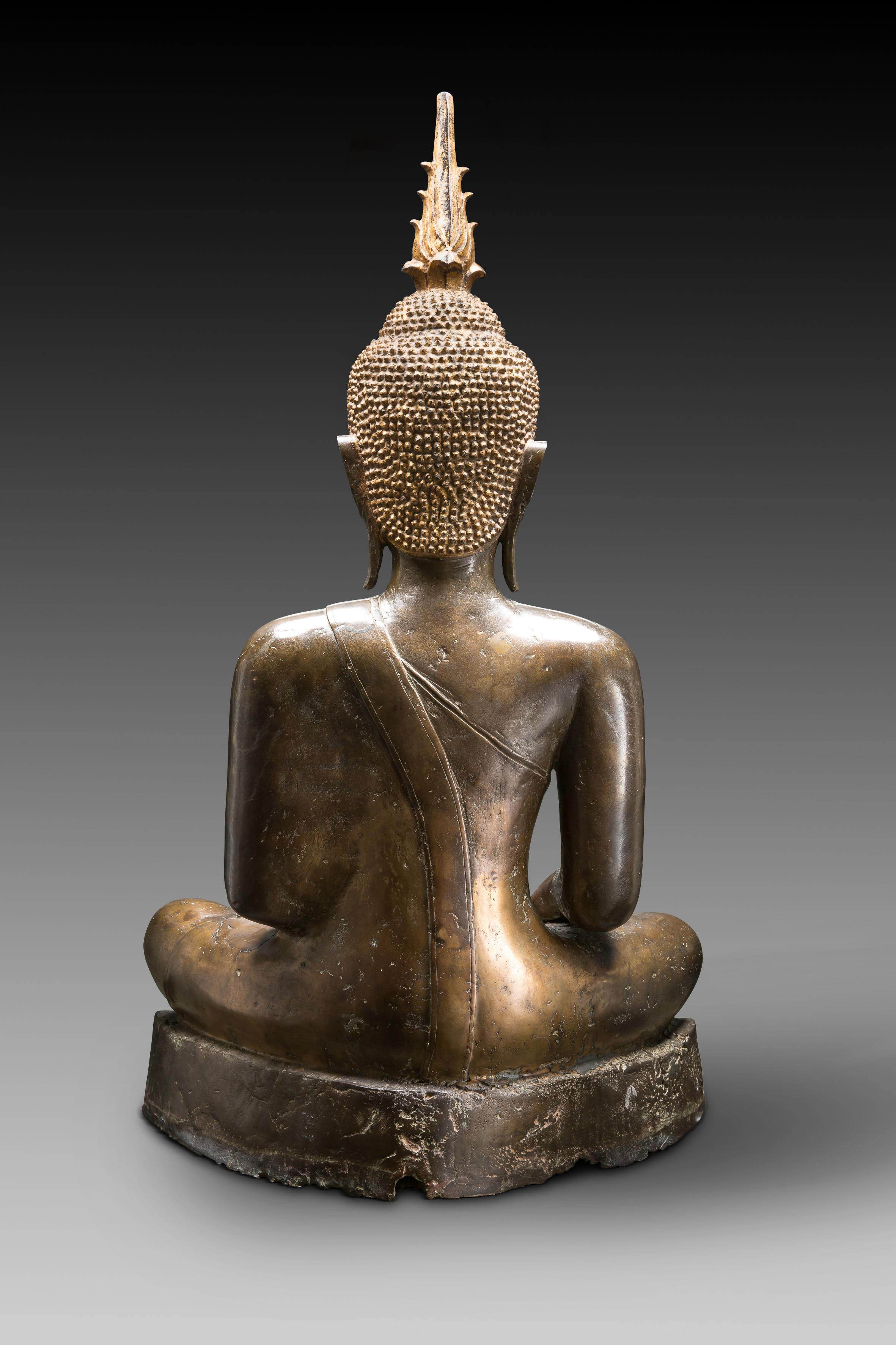 Laos, 16th-18th century

Bronze

Measures: H 96 cm

Provenance:
Private German collection, of a noble family since the 1950s.
Private German collection Stuttgart, circa 2000
French private collection 2008

Seated upright in half lotus, on