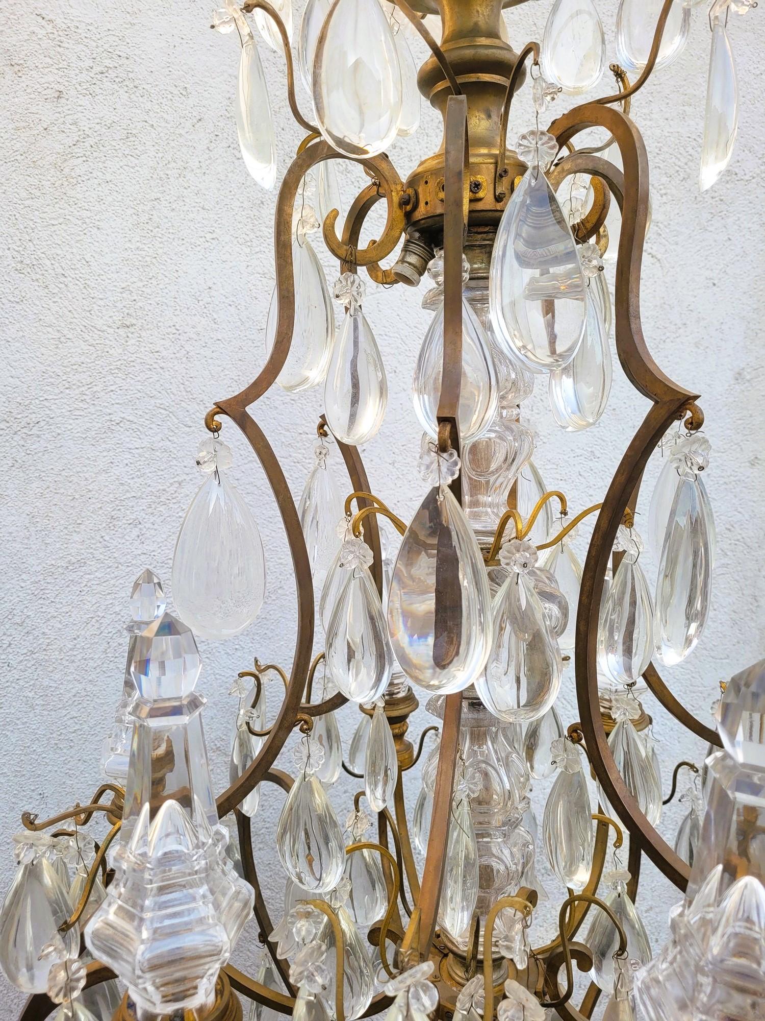 Grande lampadario a gabbia in bronzo e cristallo (h142cm), XX secolo in vendita 8