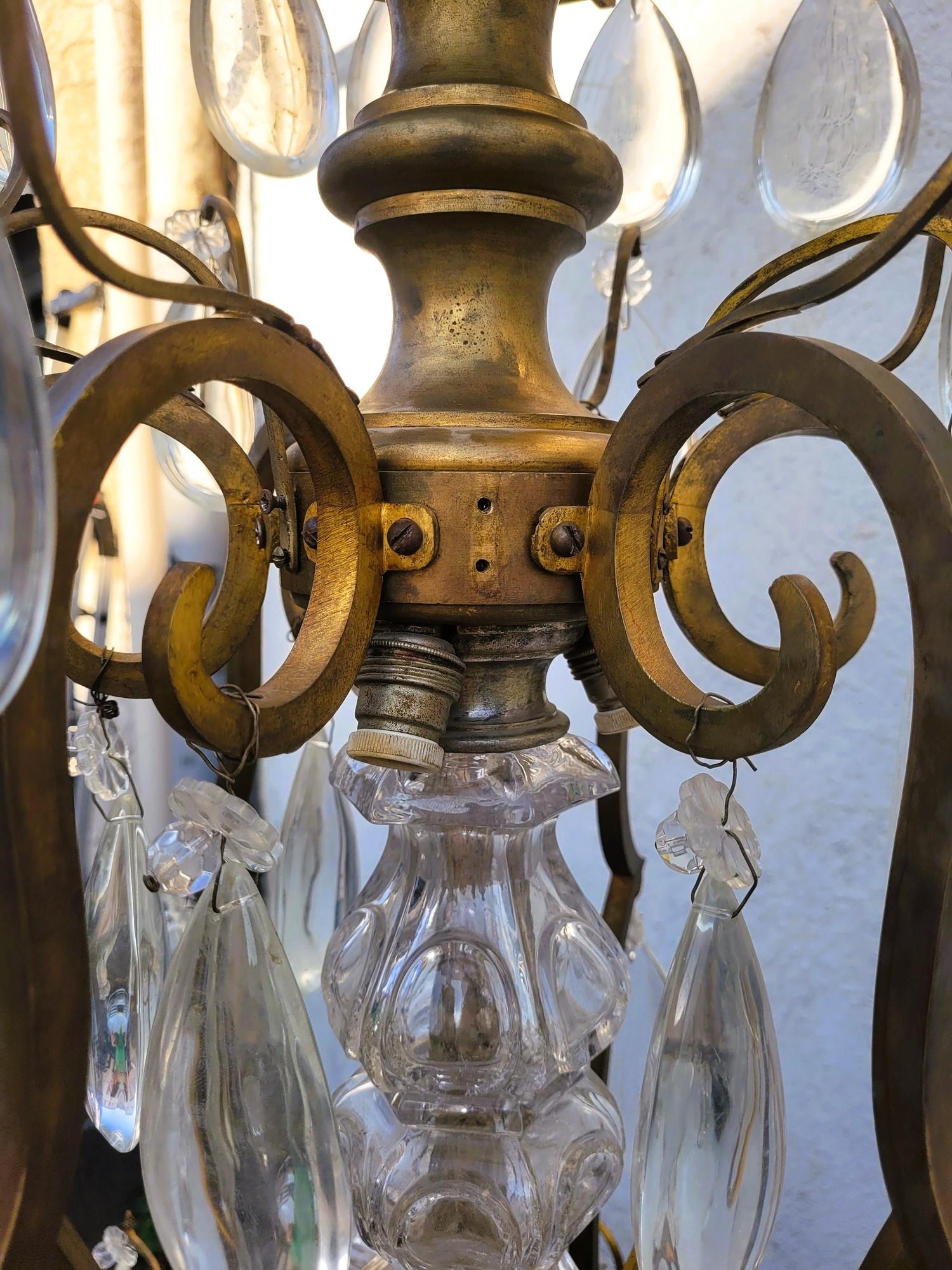 Grande lampadario a gabbia in bronzo e cristallo (h142cm), XX secolo in vendita 13