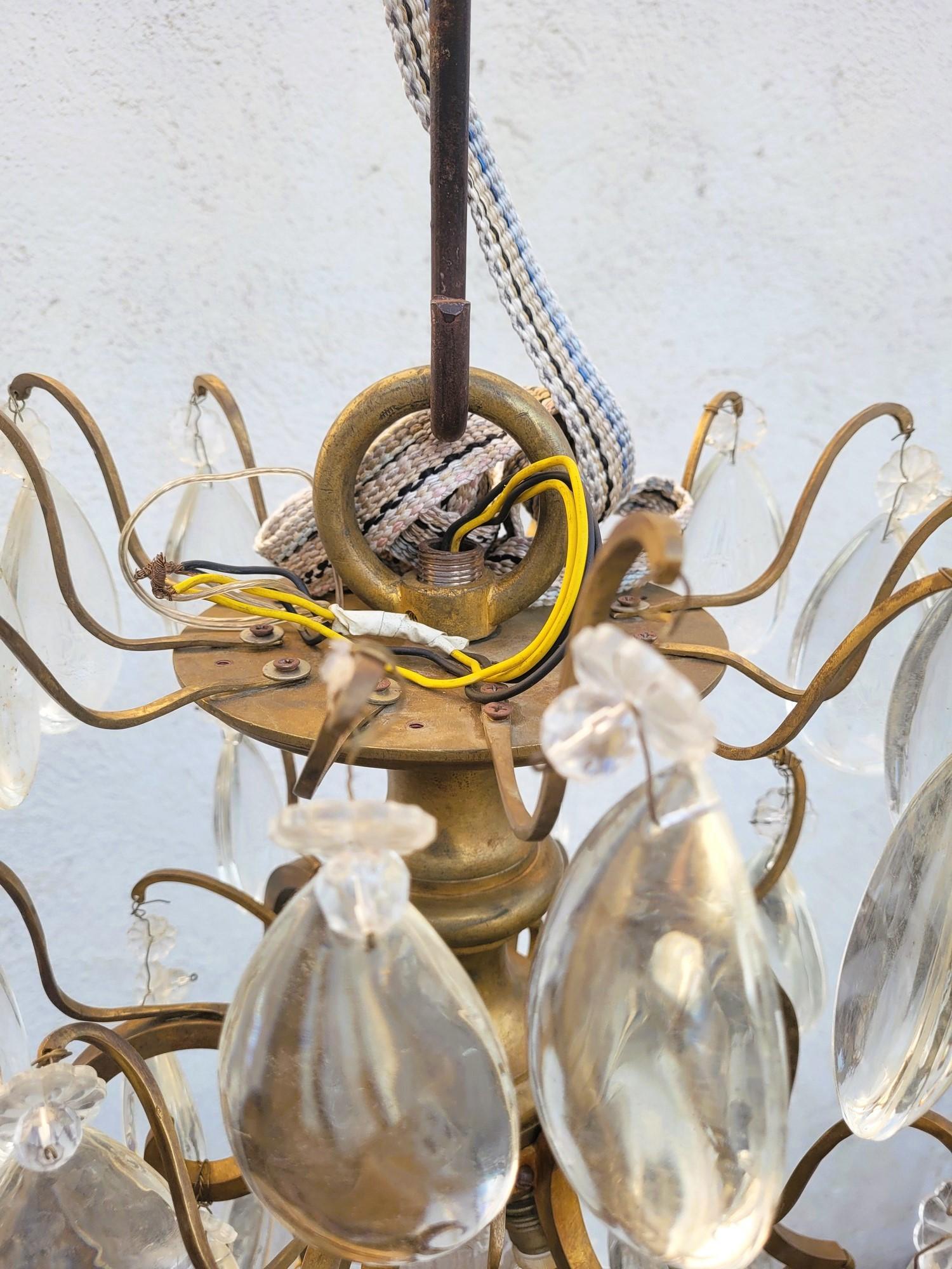 Lampadario in bronzo molto grande a forma di 