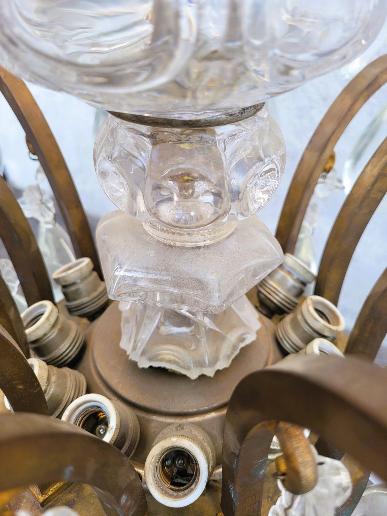 Grande lampadario a gabbia in bronzo e cristallo (h142cm), XX secolo in vendita 2