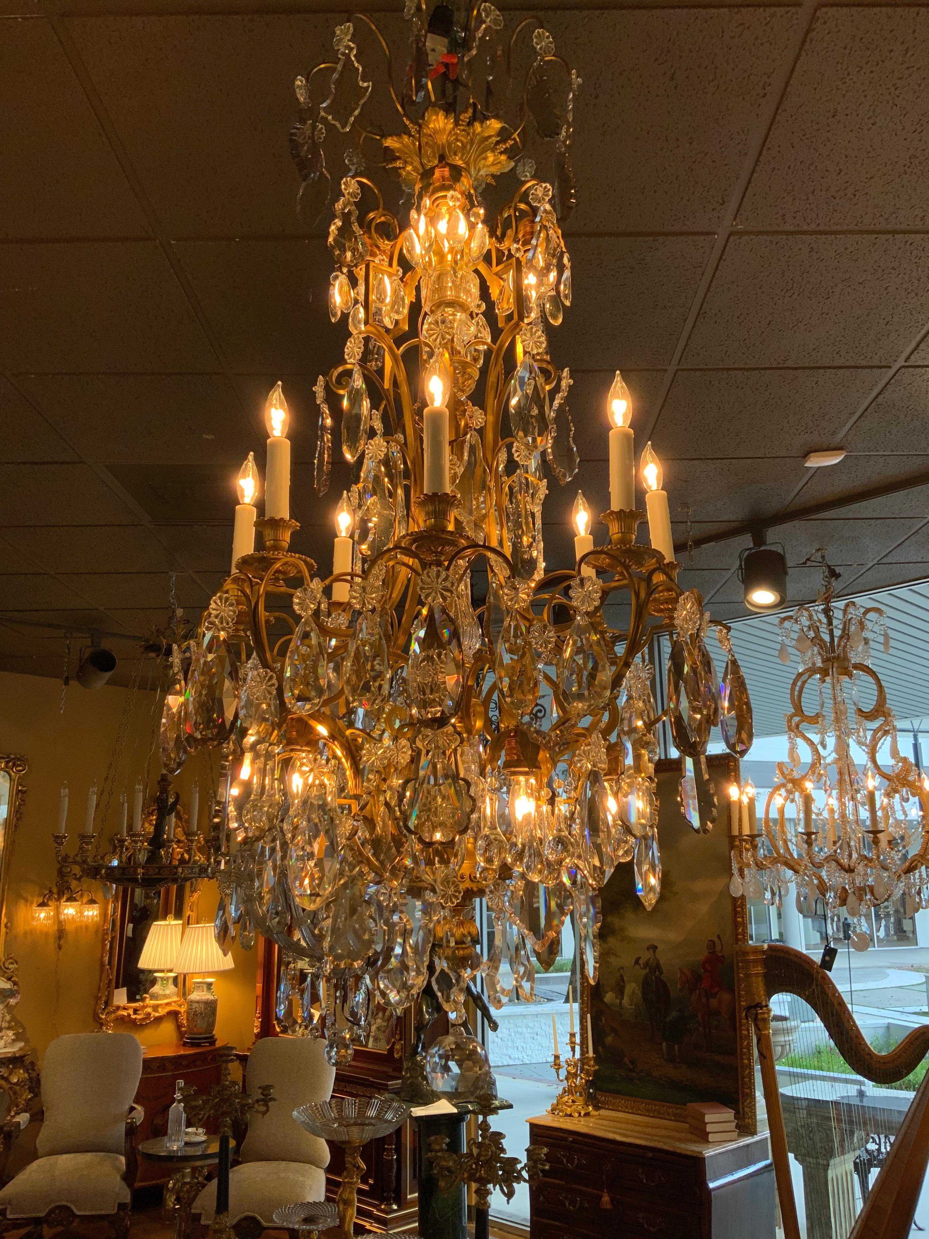 Large bronze and crystal chandelier with sixteen lights For Sale 5