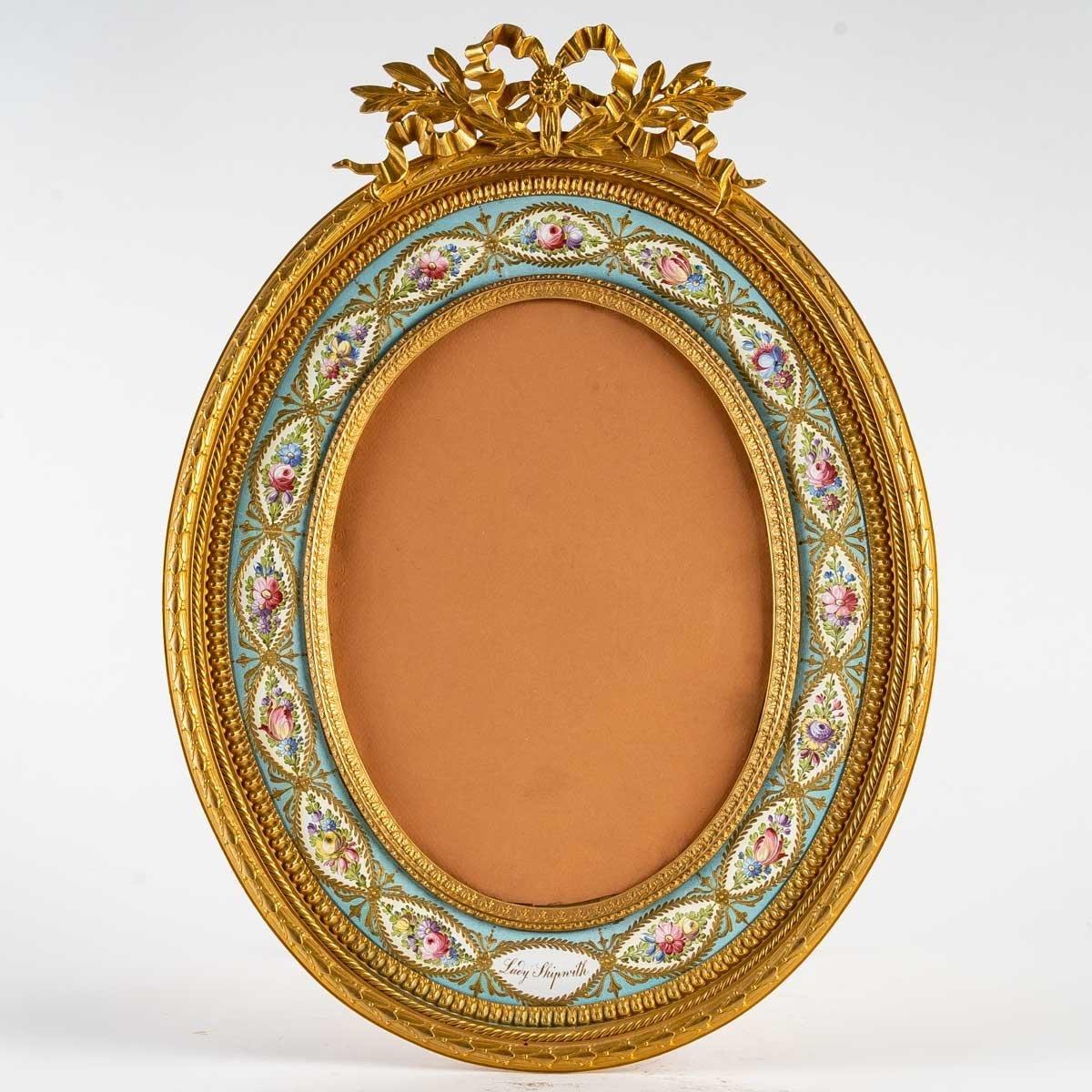 Large Bronze and Enamel Oval Photo Frame Late 19th Century
A beautiful large gilt bronze and enamel photo frame 
of oval shape
Enamel with floral decoration 
Louis XVI style, late 19th century 
in perfect condition 

ref 3228