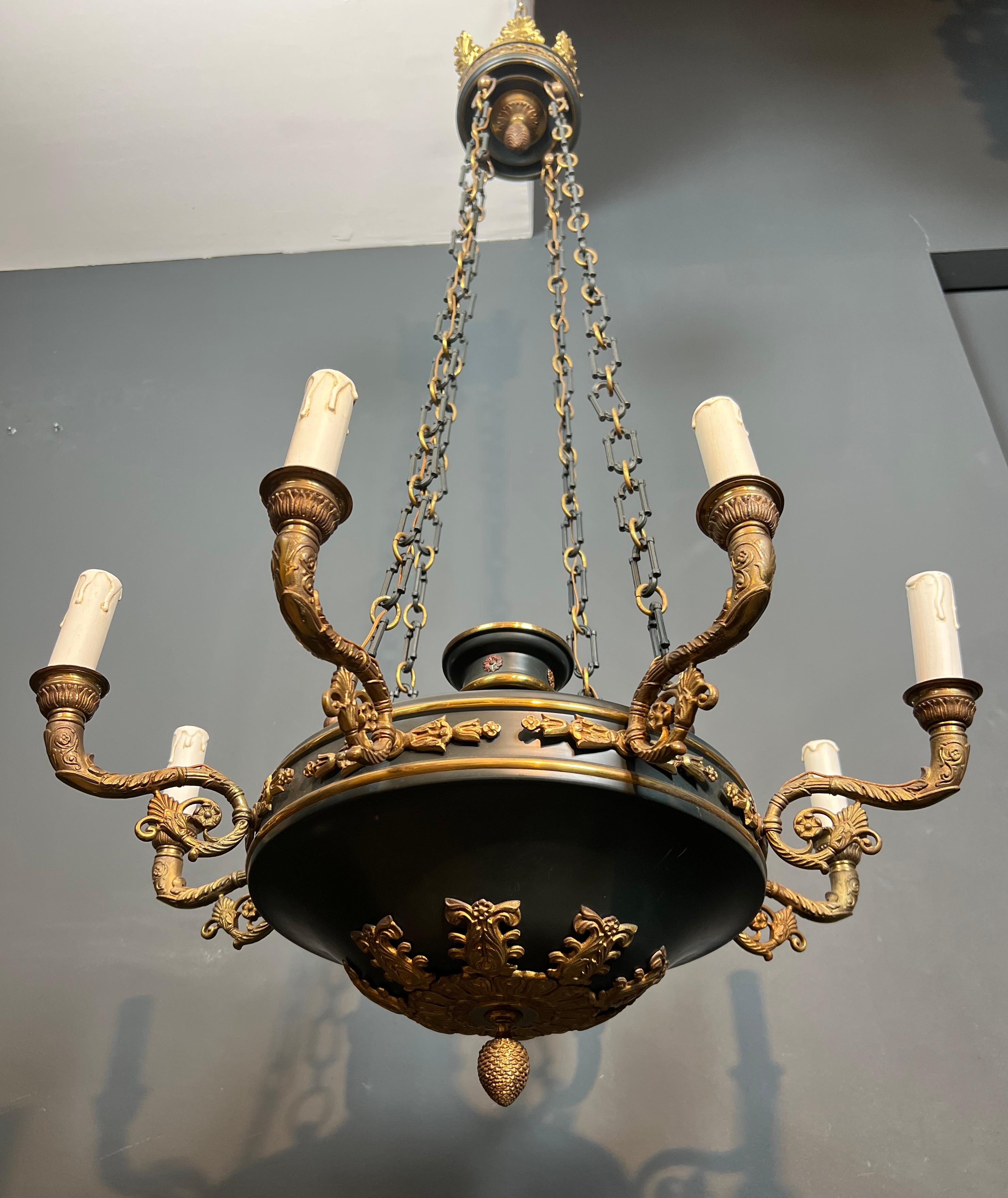 Français Grand lustre de style Empire en bronze et tôle verte en vente