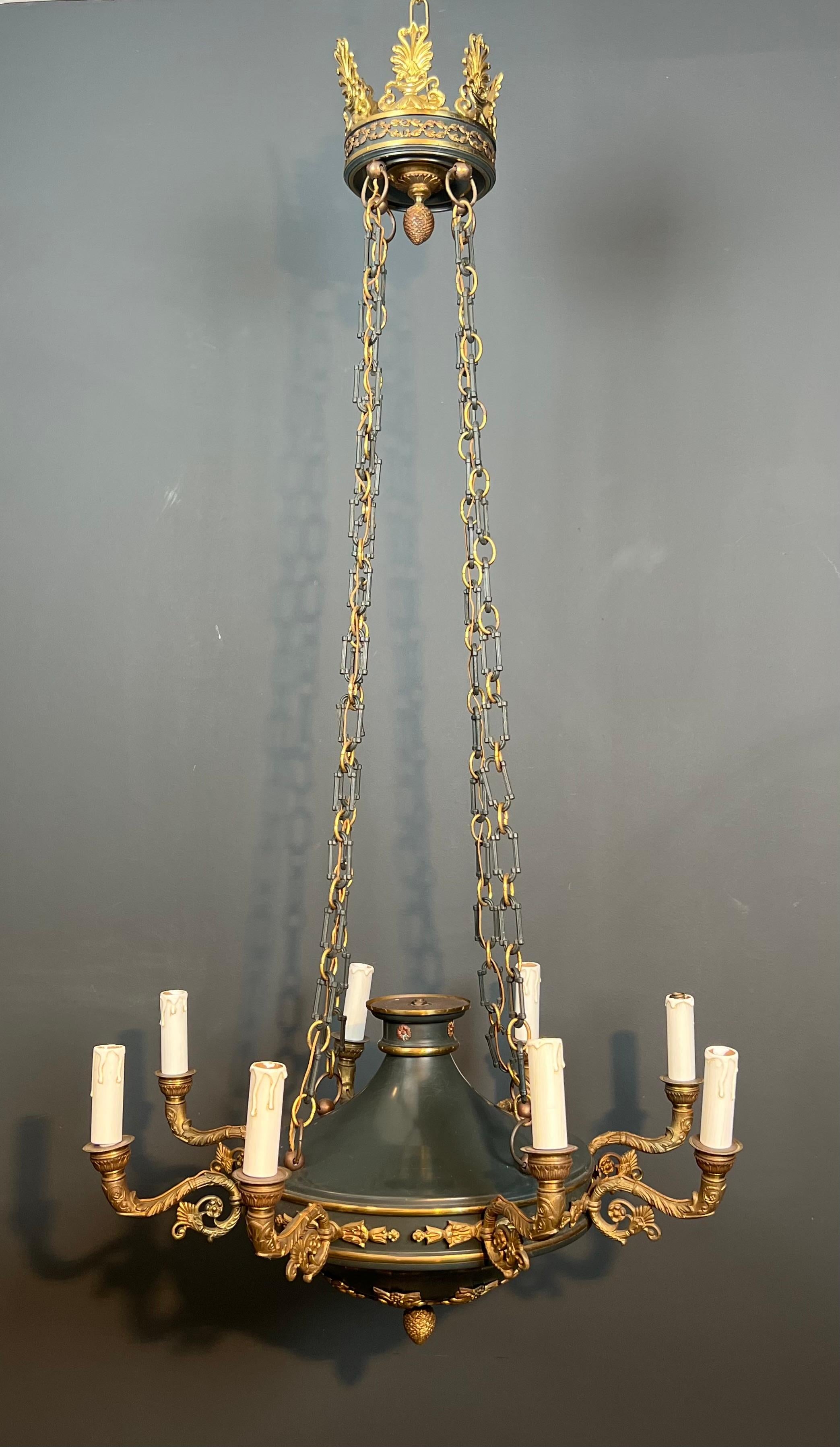 Peint Grand lustre de style Empire en bronze et tôle verte en vente