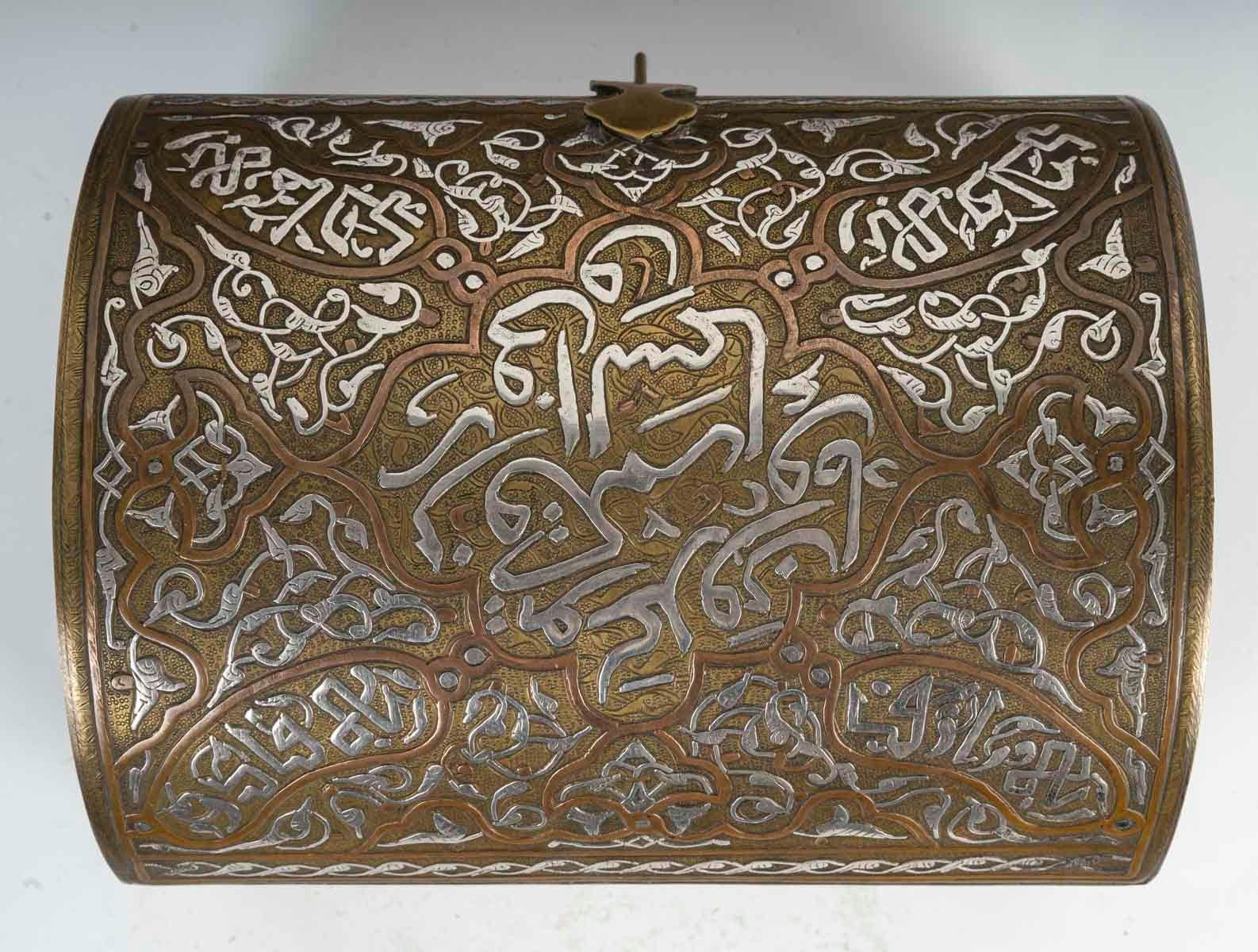 Große Kommode aus Bronze und Silber, orientalisches Werk des 19. Jahrhunderts. im Angebot 1