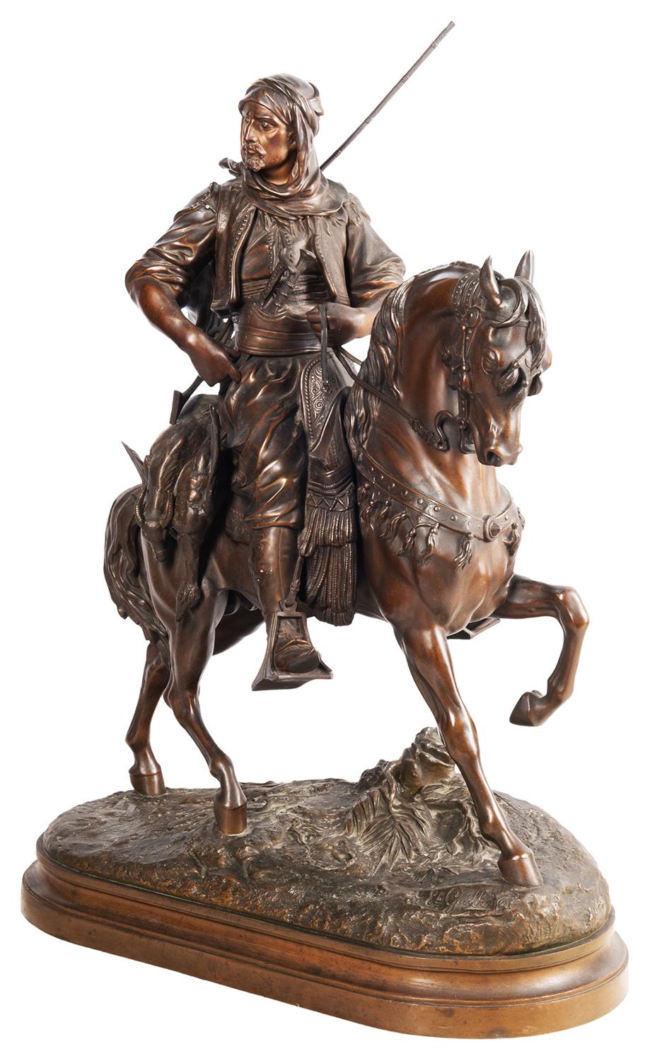 Magnifique étude en bronze orientalisé du XIXe siècle représentant un chasseur arabe à cheval. Mesures : 80 cm de haut

Signé E. Guillemin / Barye
Emile Coriolan Hippolyte Guillemin (français:: 1841-1907)
Emile Coriolan Hippolyte Guillemin était un