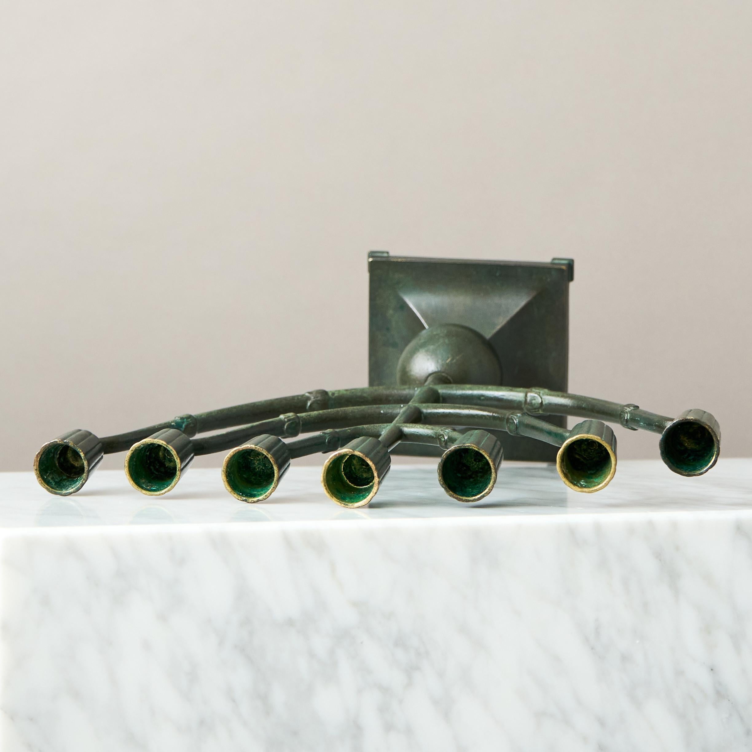 Großer Art-Déco-Kronleuchter aus Bronze für 7 Kerzen von Ystad Brons, Schweden, 1930er Jahre im Angebot 1