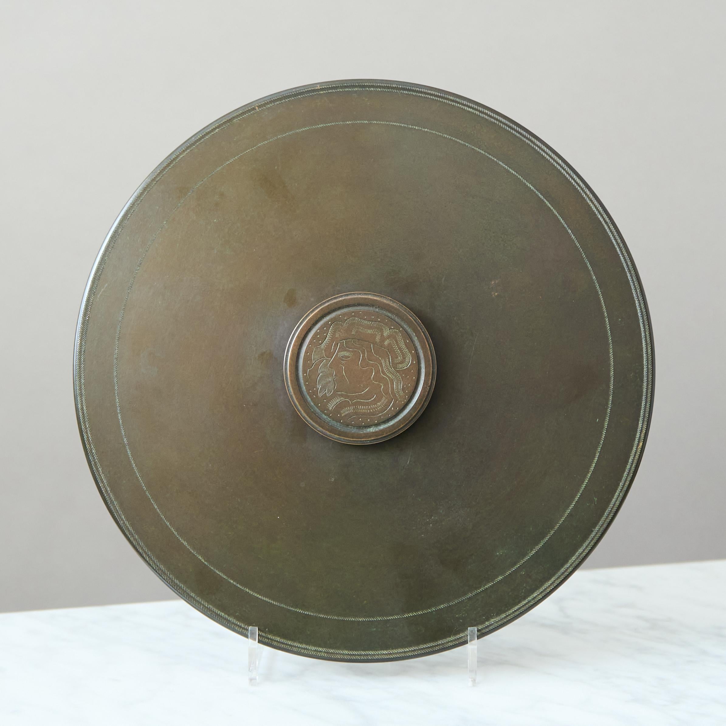 Große Schale mit Deckel aus Bronze von Nordiska Juvelaktiebolaget, Schweden 1930er Jahre (Schwedisch) im Angebot