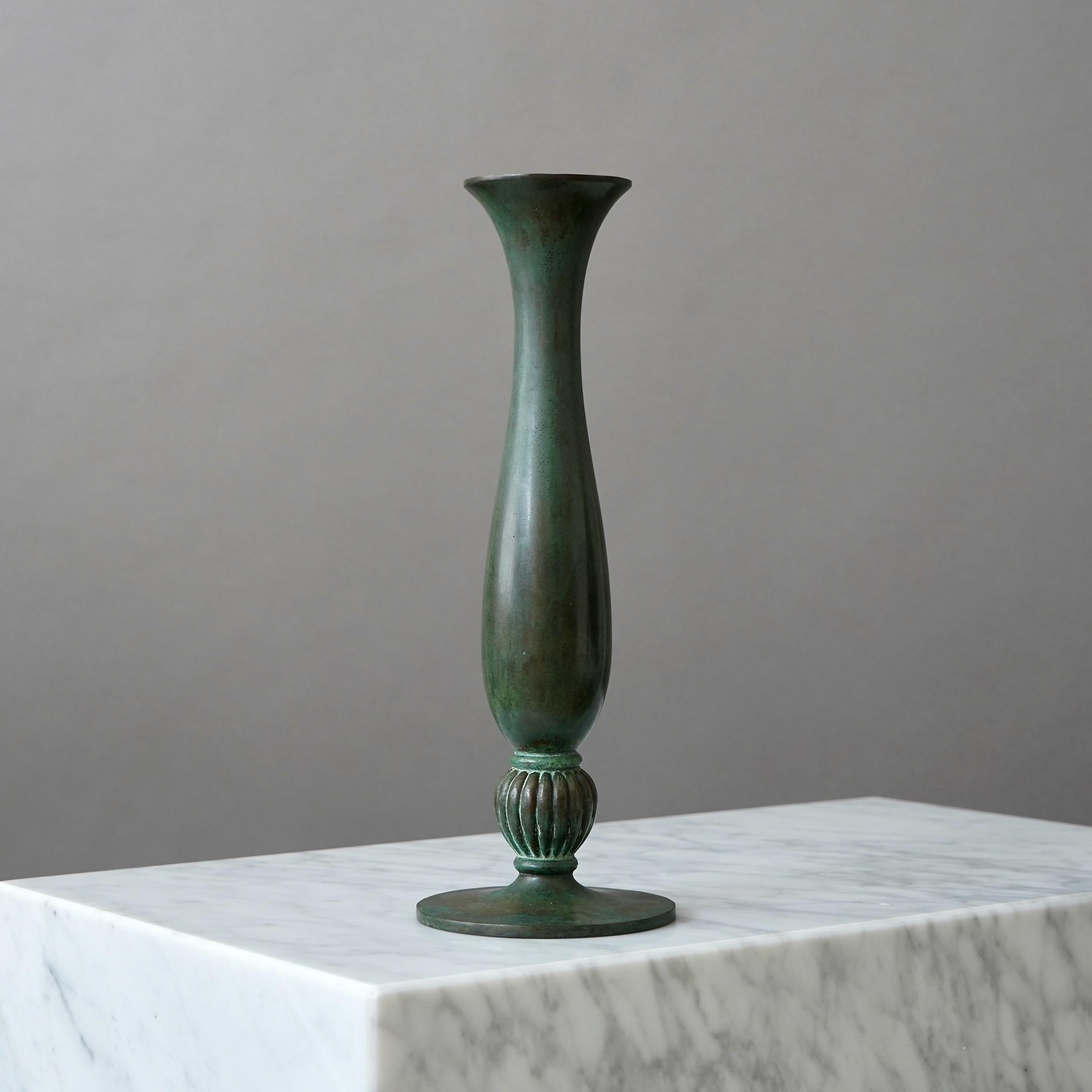 A beautiful bronze vase with amazing patina. Designed by Sune Bäckström in Malmoe, Sweden, 1920s.  

Great condition.
Stamped 'BRONS', model number '9044' and signature 'Sune Bäckström'.

Produced by Einar Bäckström Metallvarufabrik in Malmö,