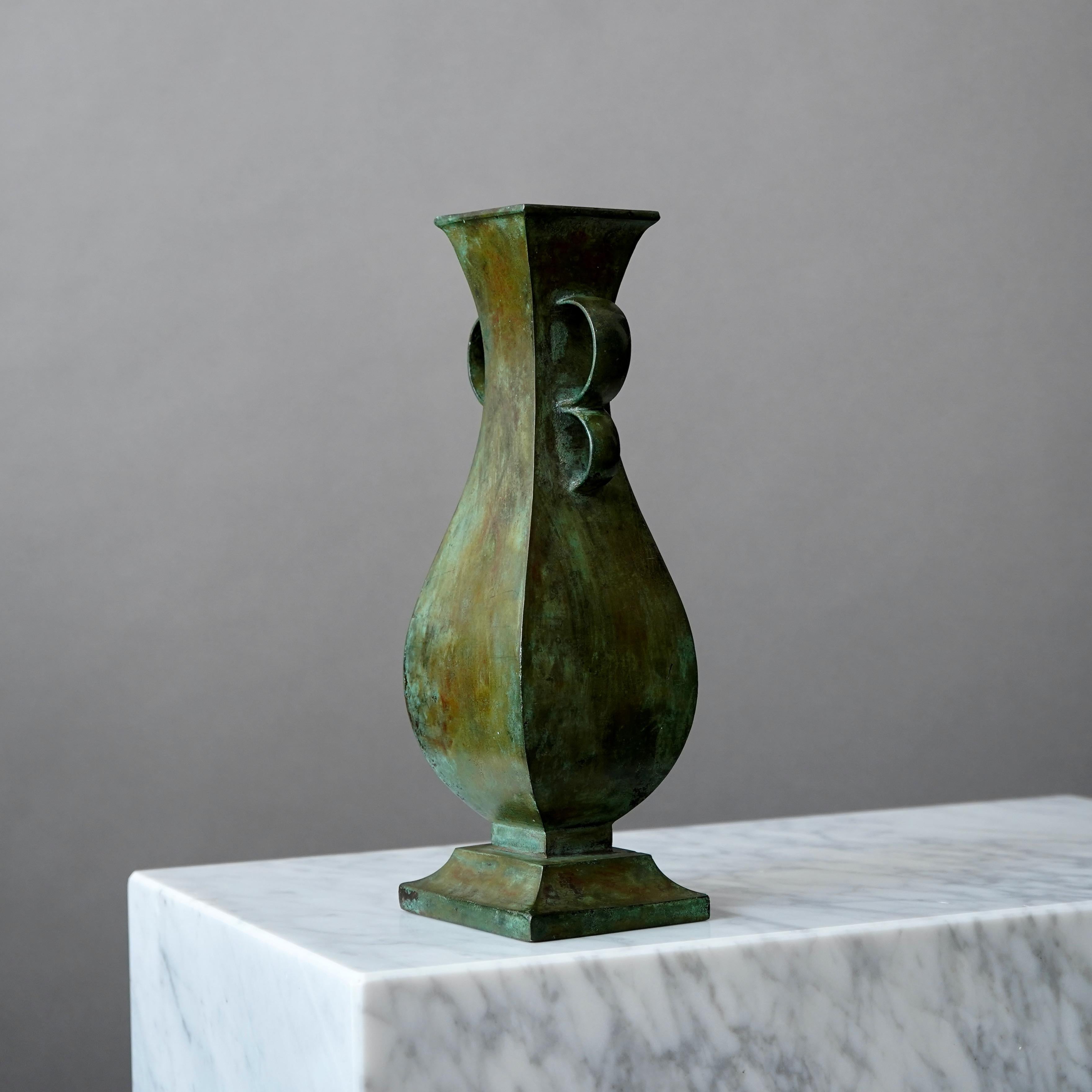 Scandinave moderne Grand vase Art déco en bronze de Sune Bäckström, Suède, années 1920 en vente