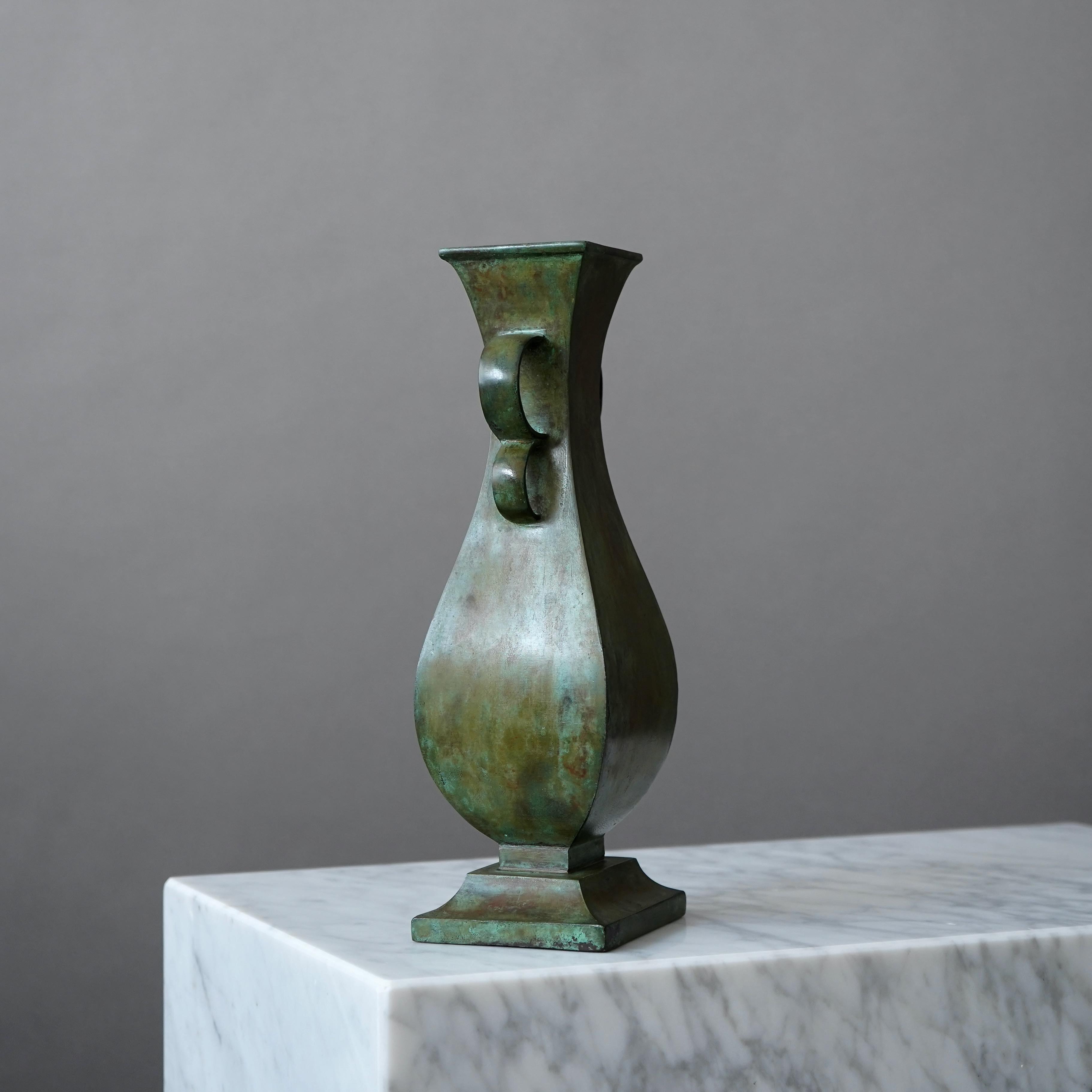 Große Art-Déco-Vase aus Bronze von Sune Bäckström, Schweden, 1920er Jahre (Schwedisch) im Angebot