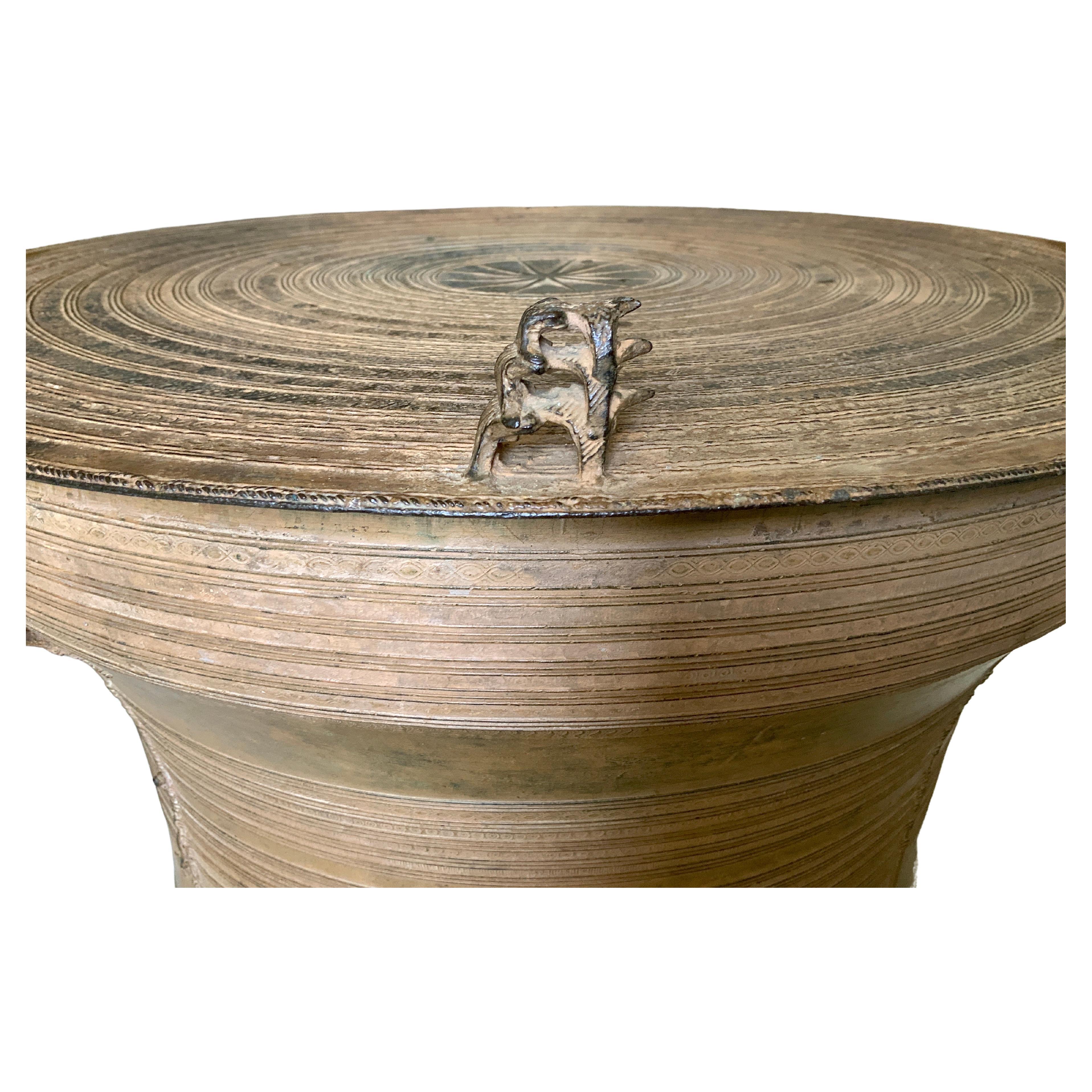 Bronze Grande table d'appoint asiatique à tambour de pluie en bronze en vente