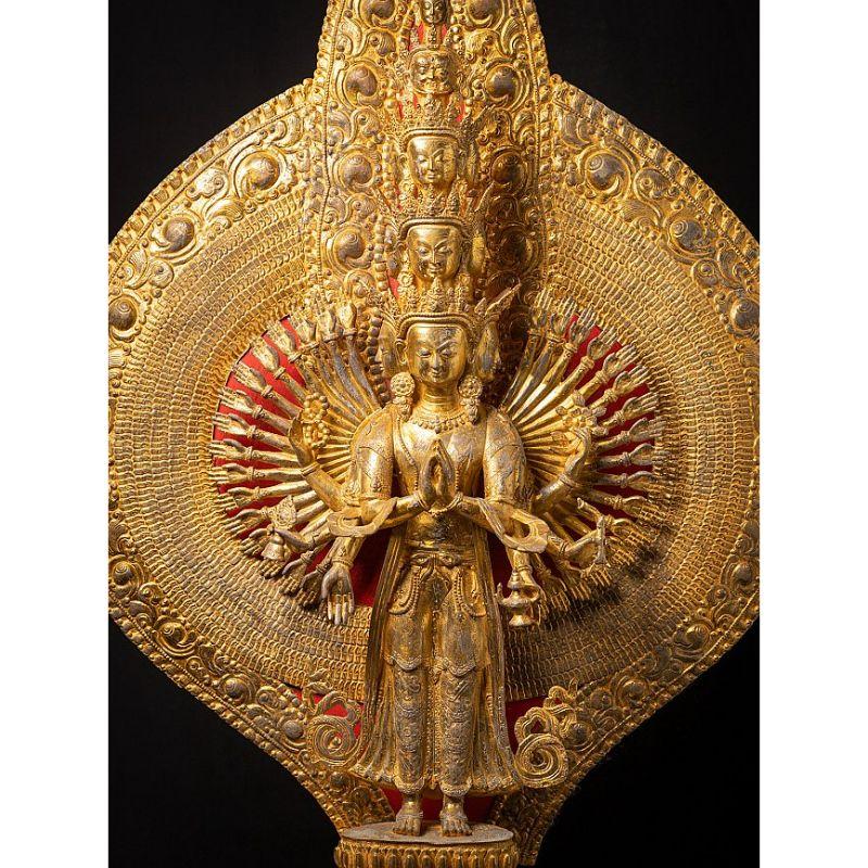 Material: bronze
127 cm high 
83 cm wide and 30 cm deep
Weight: 37.8 kgs
Namaskara mudra
Originating from China
Anfang 21. Jahrhundert

.