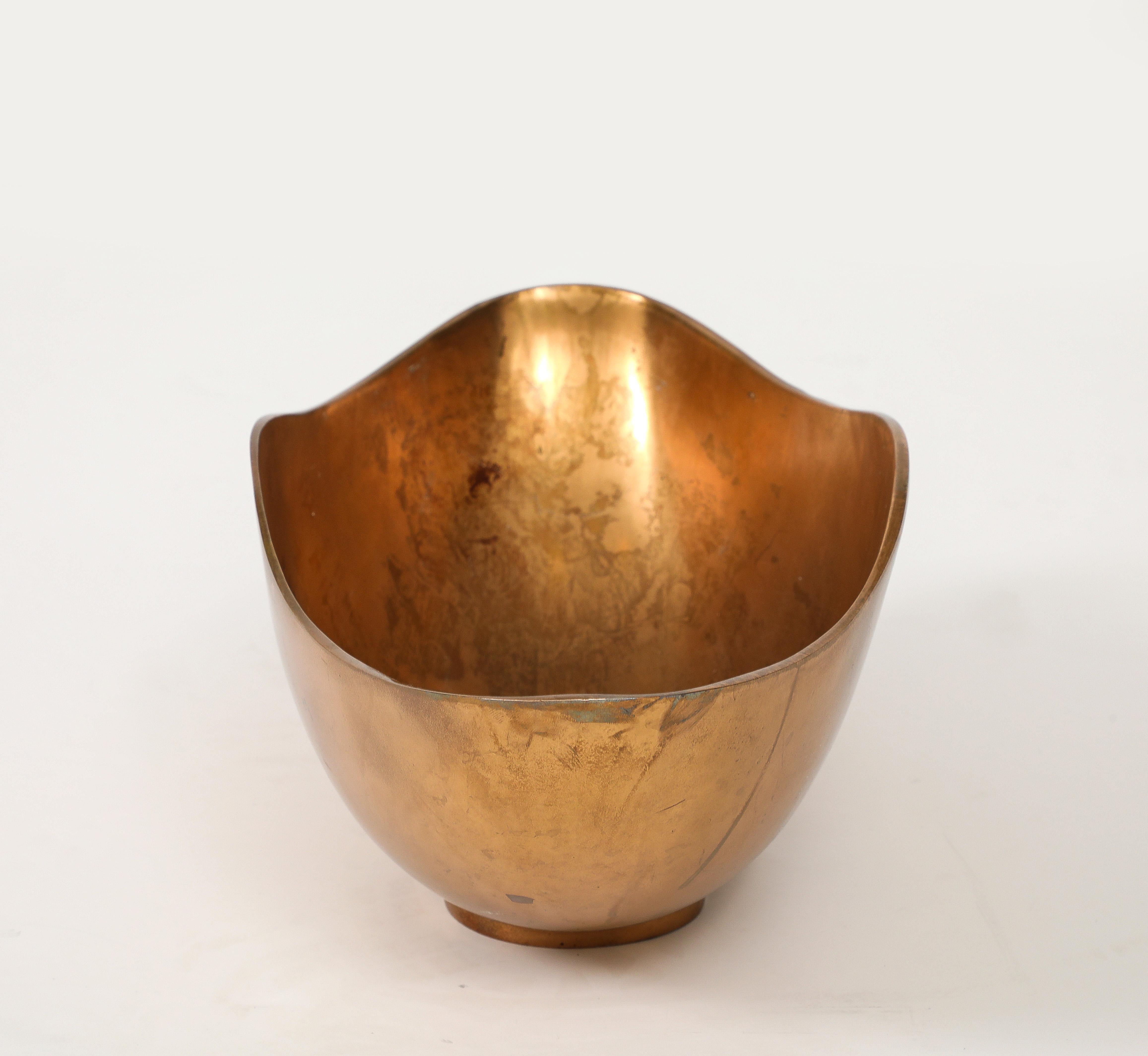 Large Bronze Bowl By Esa Fedrigolli In Good Condition For Sale In New York, NY