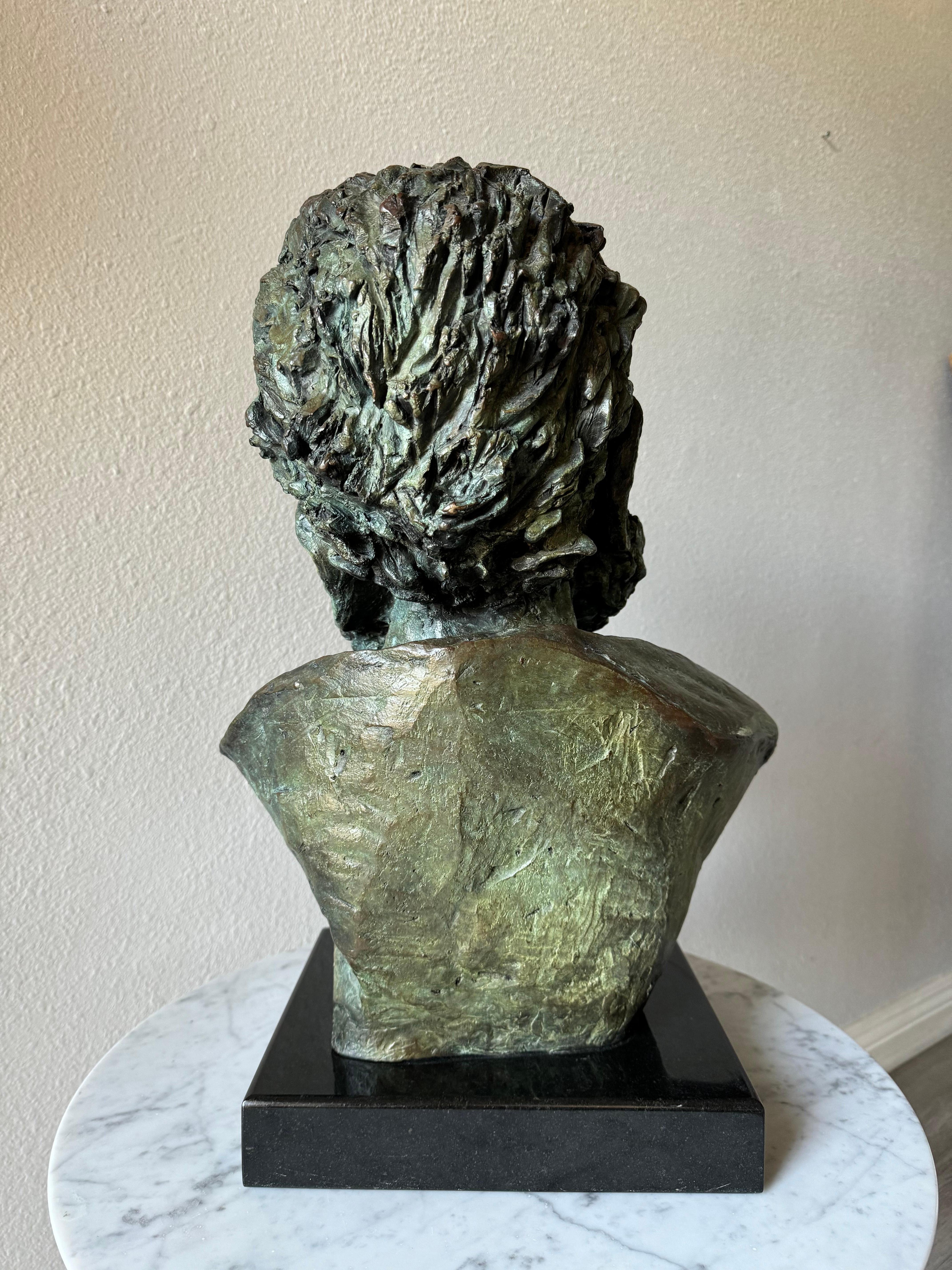 Escultura busto grande de bronce, firmada Hedy MIller 92' en venta 3