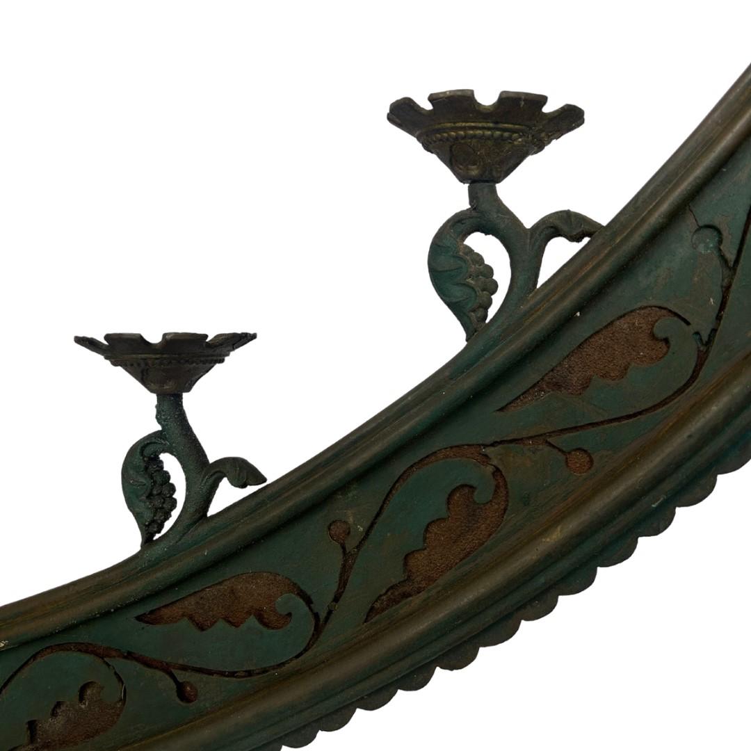 Großer Bronzekandelaber mit schwerer Patina (Rustikal) im Angebot
