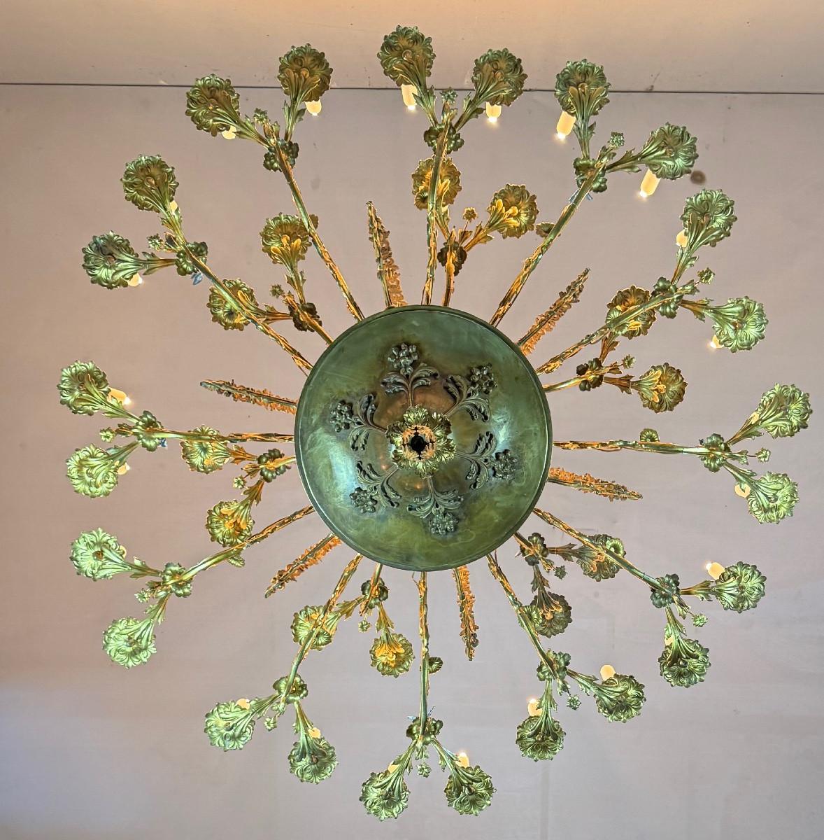 Grand lustre en bronze, 36 points lumineux, nouveau câblage, vers 1880 en vente 4