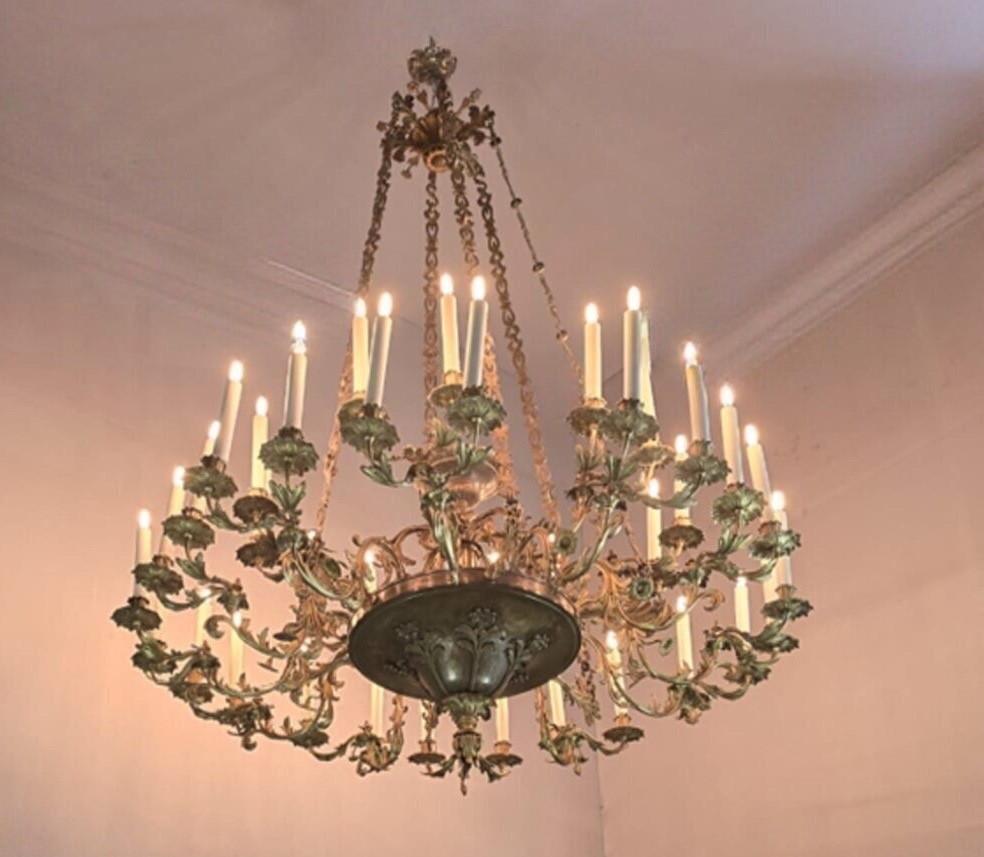 Grand lustre en bronze, 36 points lumineux, nouveau câblage, vers 1880 en vente 7