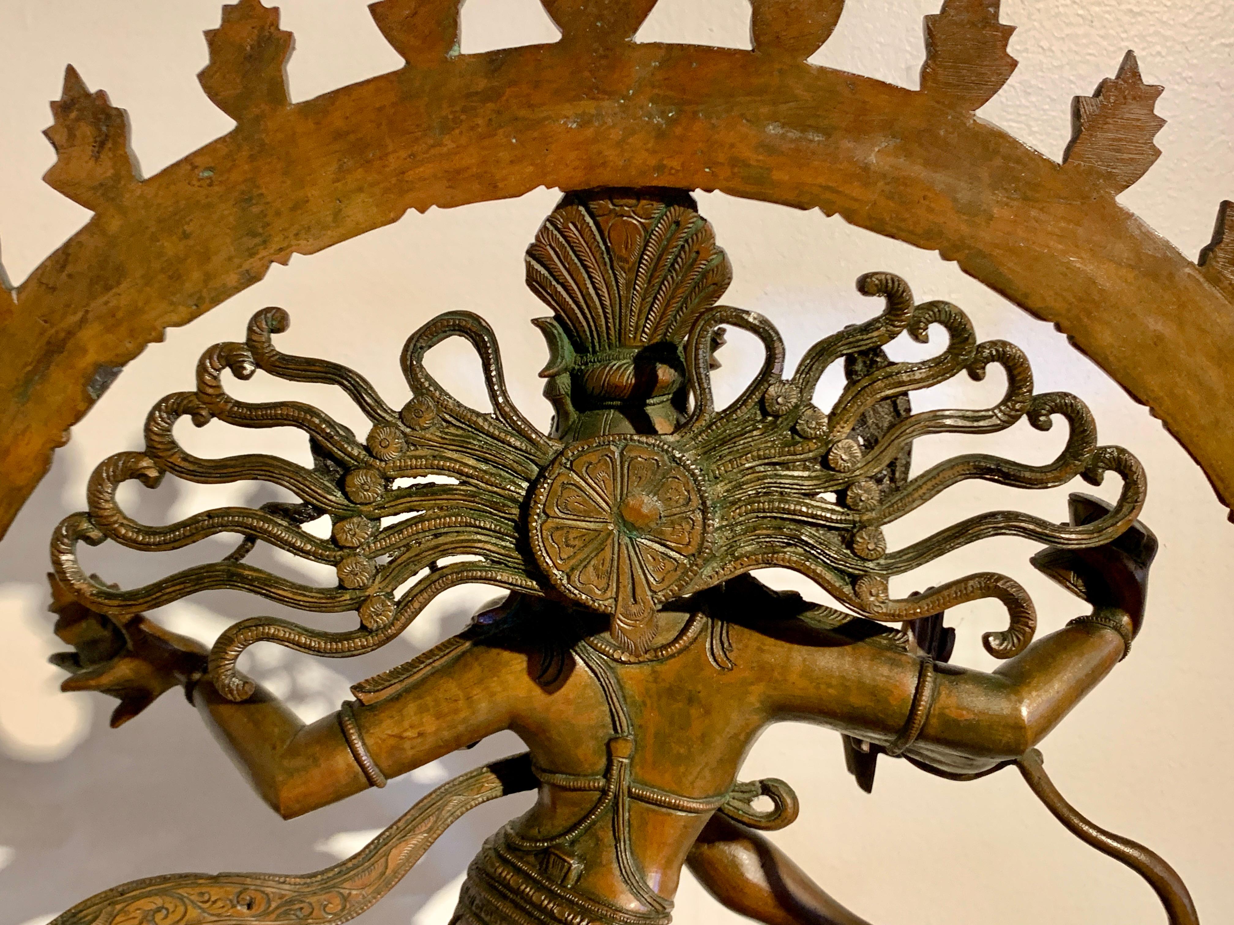Grand Shiva dansant en bronze, Nataraja, 19e/20e siècle, Inde du Sud en vente 4