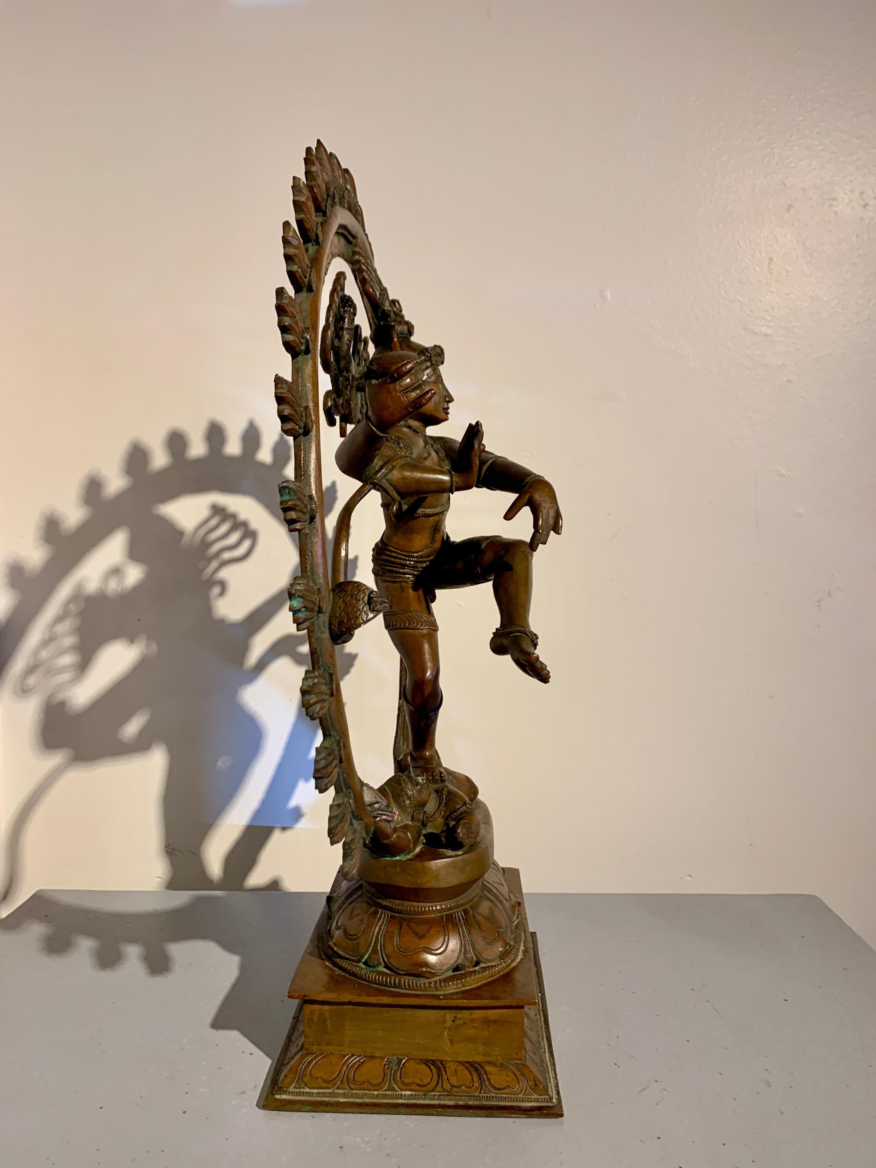 Moulage Grand Shiva dansant en bronze, Nataraja, 19e/20e siècle, Inde du Sud en vente