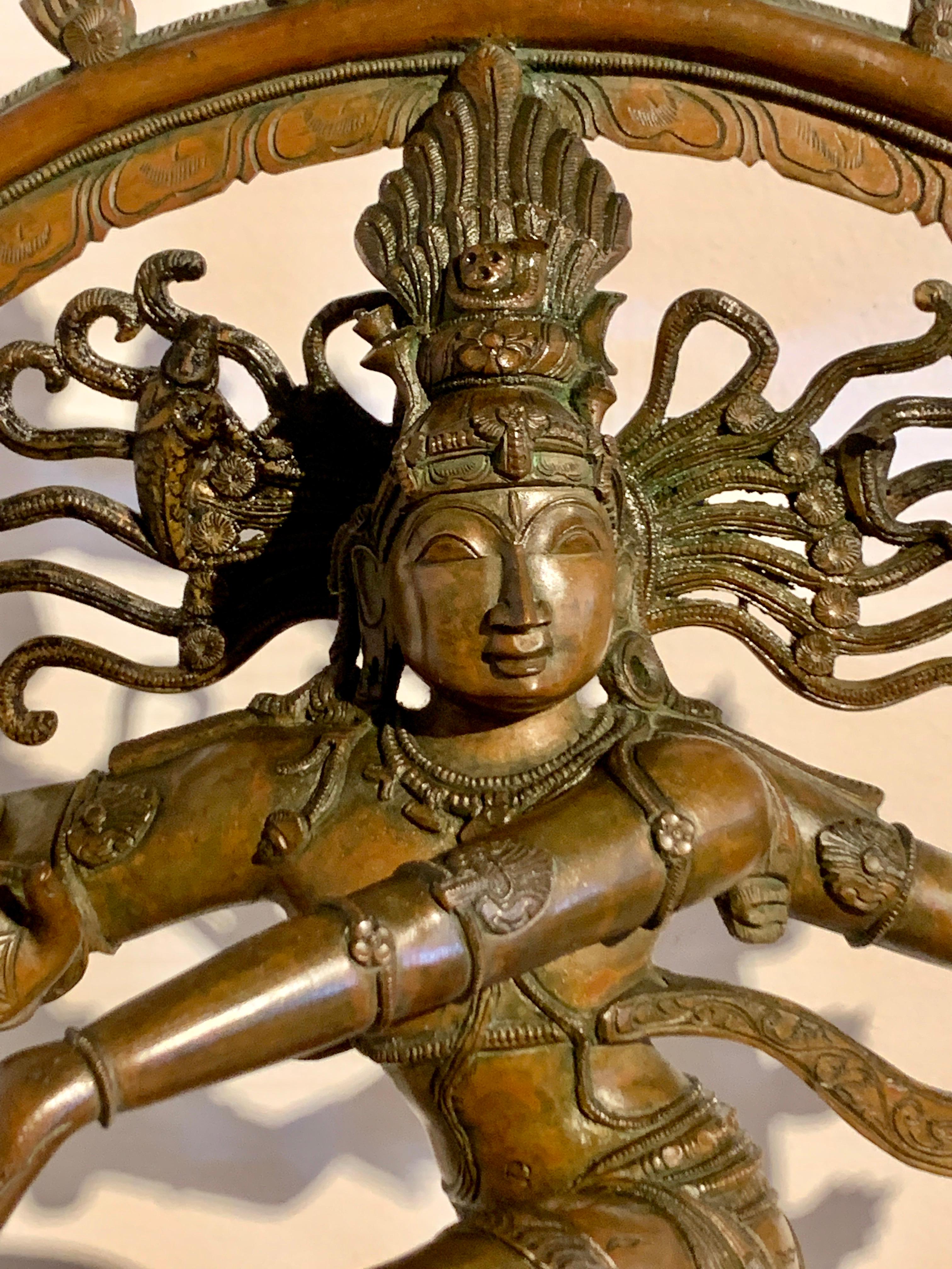 Grand Shiva dansant en bronze, Nataraja, 19e/20e siècle, Inde du Sud en vente 2