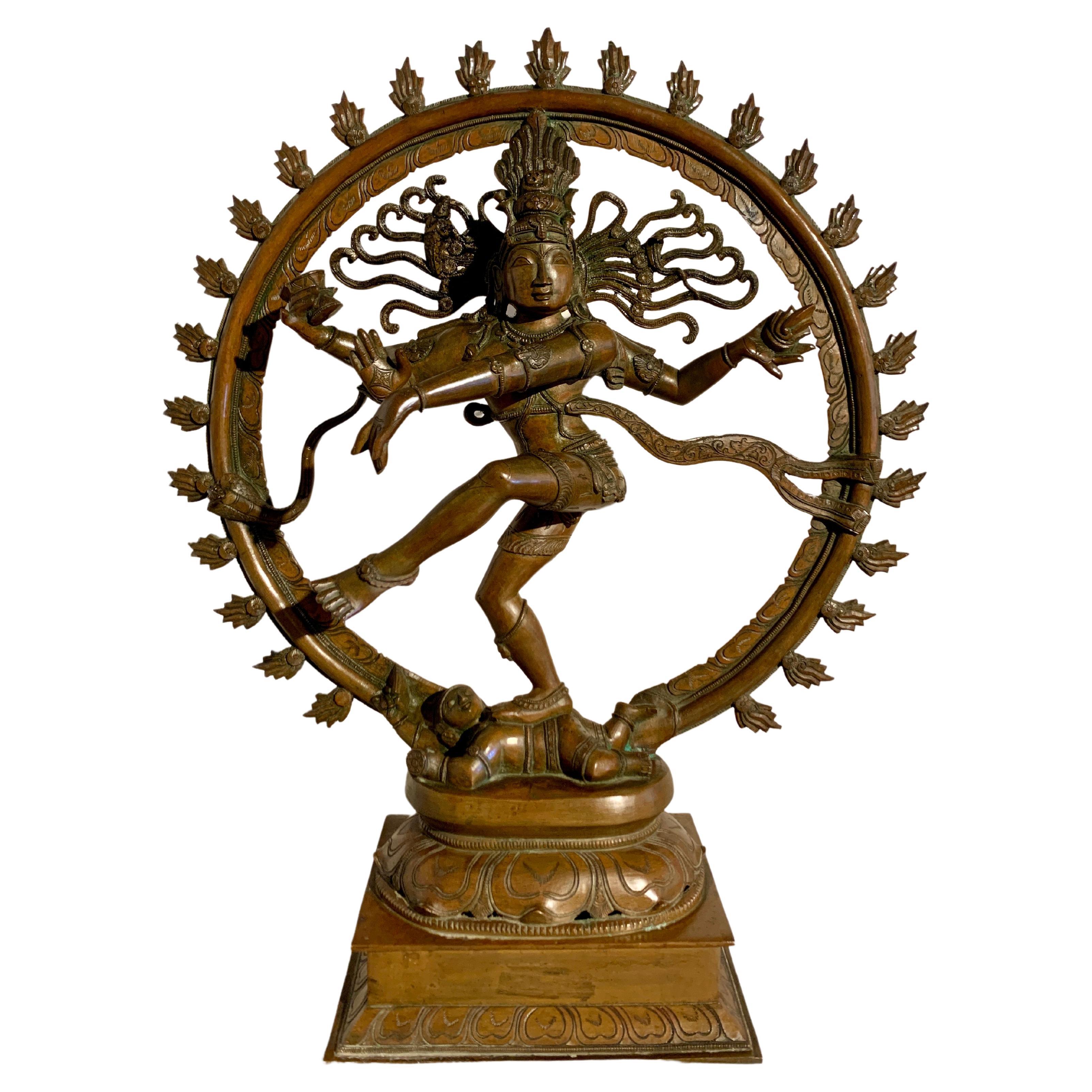 Grand Shiva dansant en bronze, Nataraja, 19e/20e siècle, Inde du Sud en vente