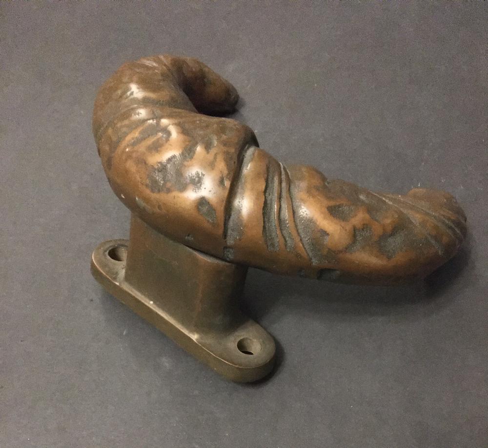 Mid-Century Modern Large Bronze Door Handle in the Shape of a Croissant, 20th Century, European