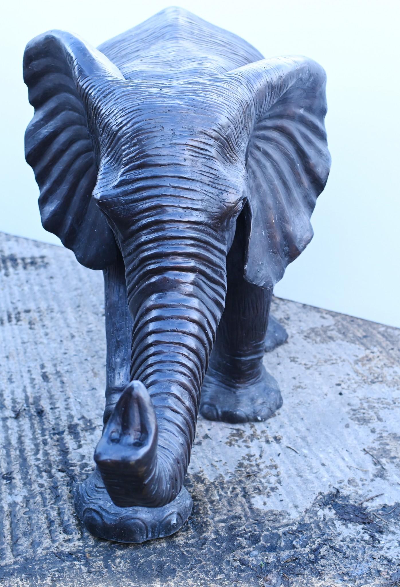 Grande statua di elefante in bronzo per il giardino in vendita 1