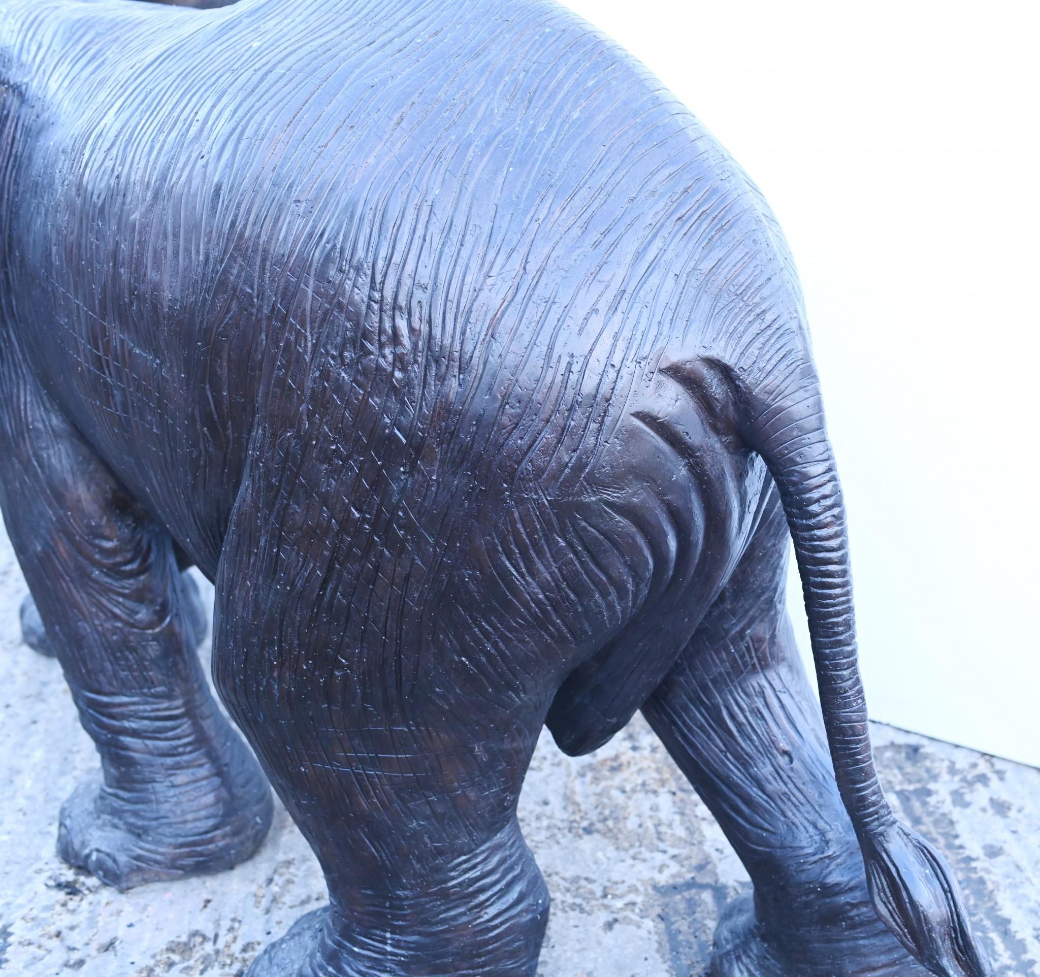 Grande statua di elefante in bronzo per il giardino in vendita 2