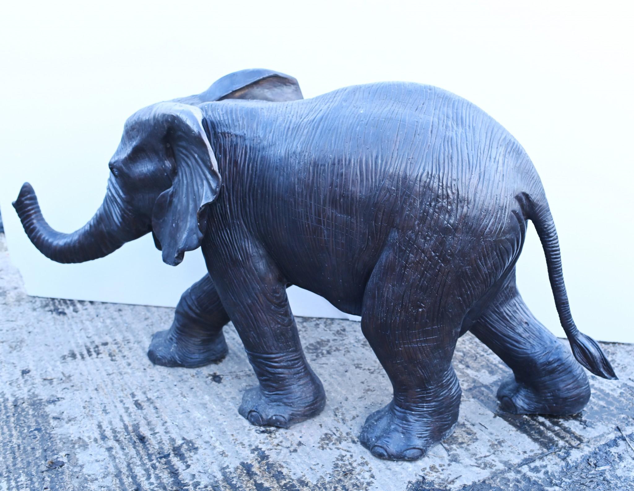 Grande statua di elefante in bronzo per il giardino in vendita 3