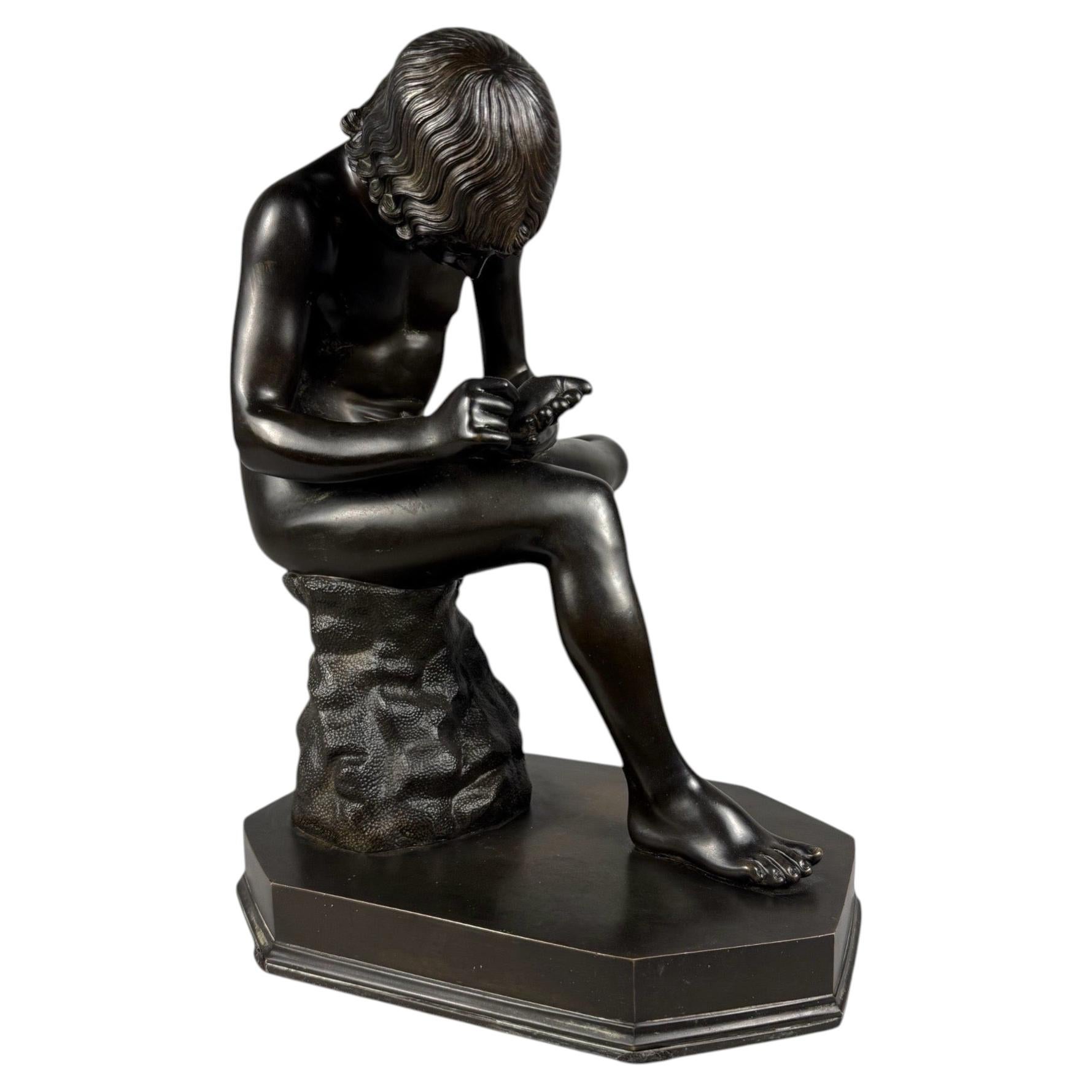 Grande statue en bronze représentant le Spinario, souvenir du « Grand Tour » - Italie - XIXe siècle