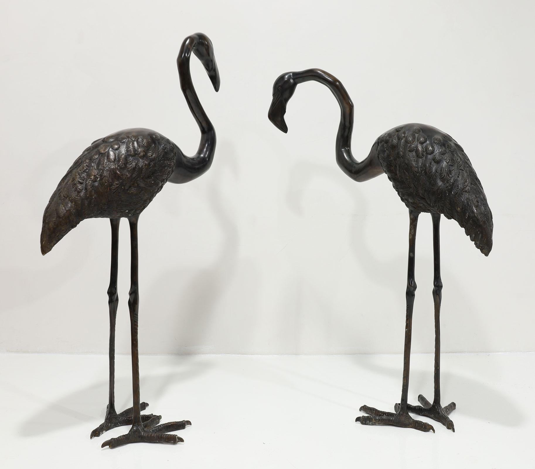 Grandi sculture di uccelli fenicottero in bronzo di Hattakitkosol Somchai, timbrate In condizioni buone in vendita a Dallas, TX