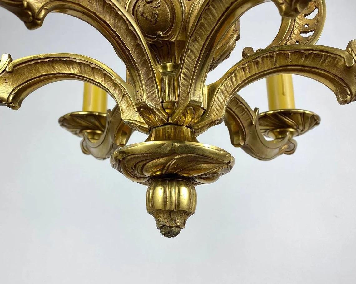 Mid-Century moderno Grande lampadario francese in bronzo per 6 lampadine, anni '50 in vendita