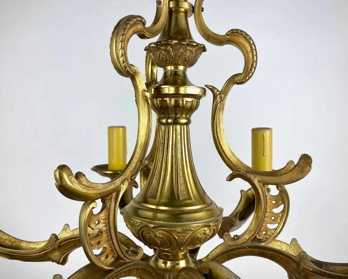 Milieu du XXe siècle Grand lustre français en bronze pour 6 ampoules, années 1950 en vente