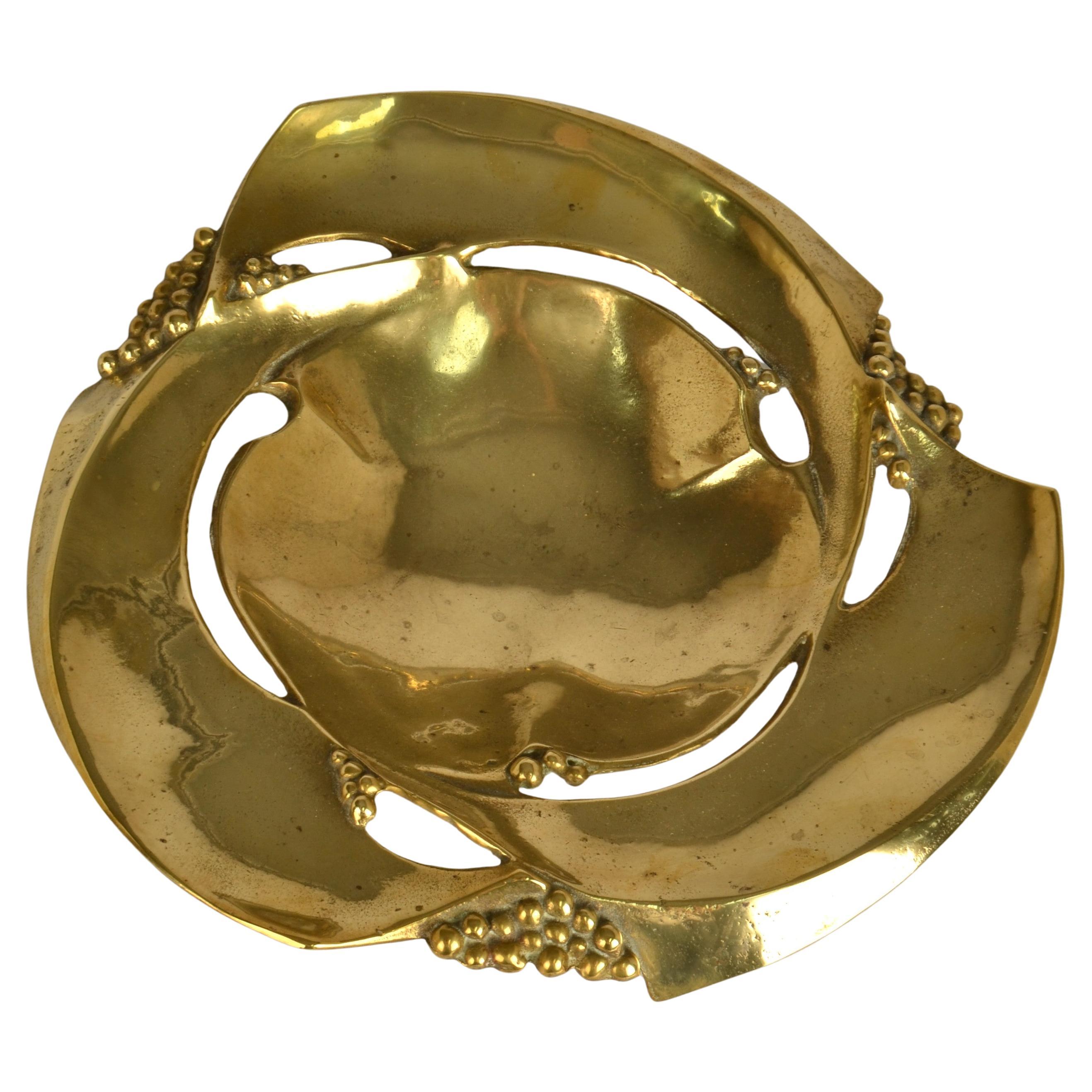 Freeform bronze cast large fruit bowl decorated with grapes has an open structure and stands on three small legs.
There is a matching high bowl available. 
See listing There is a matching large bowl available. 
See listing LU1001545388112