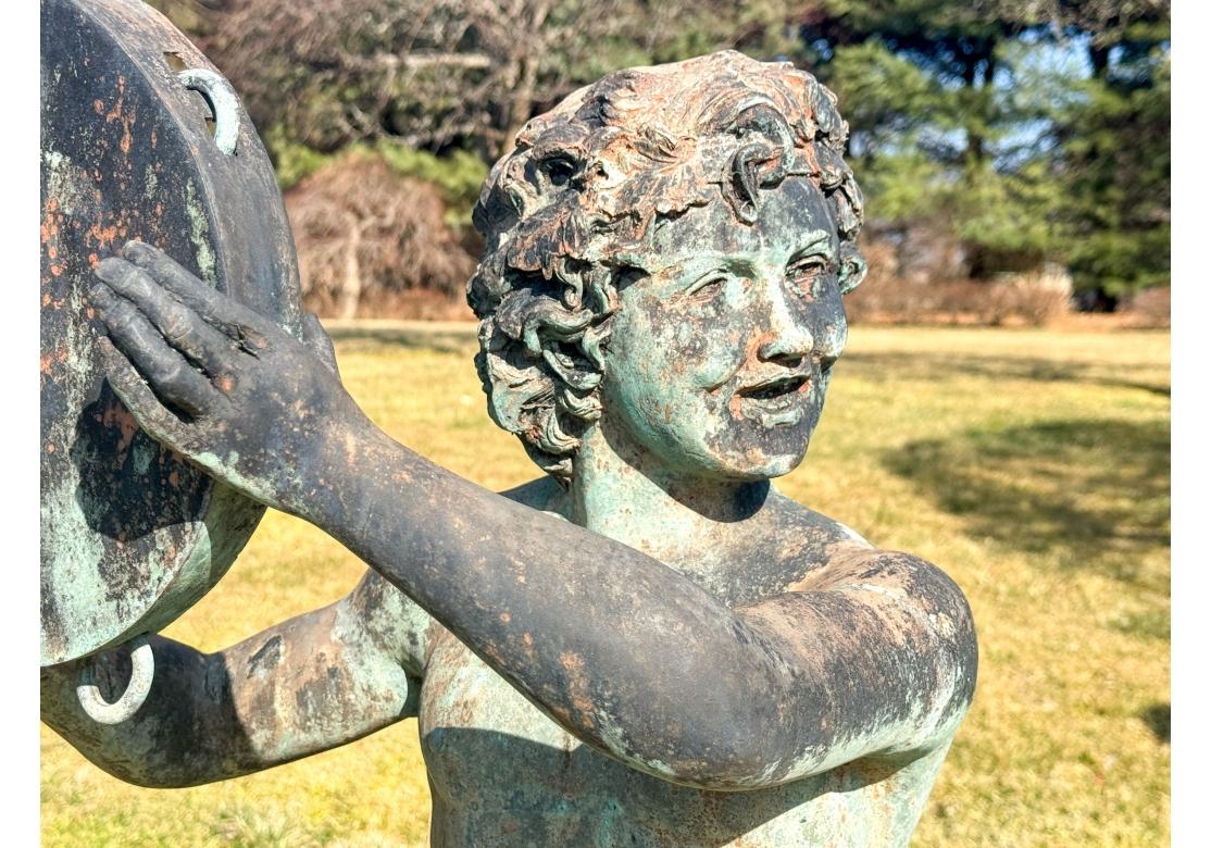 Neoclassico Grande scultura da giardino in bronzo di un giovane neoclassico con tamburello in vendita