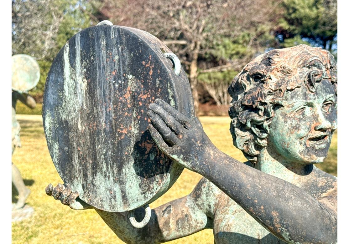 Grande scultura da giardino in bronzo di un giovane neoclassico con tamburello In condizioni deteriorate in vendita a Bridgeport, CT
