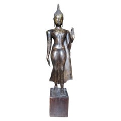 Grand Boudha en bronze doré du 19ème siècle sur socle en bois massif