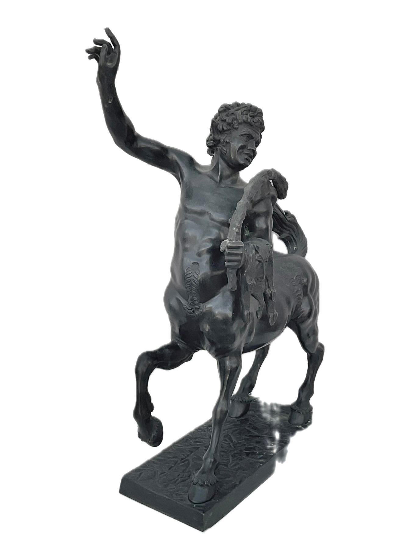 XIX secolo Grande Centauro del Grand Tour in bronzo firmato Fernando De Luca in vendita