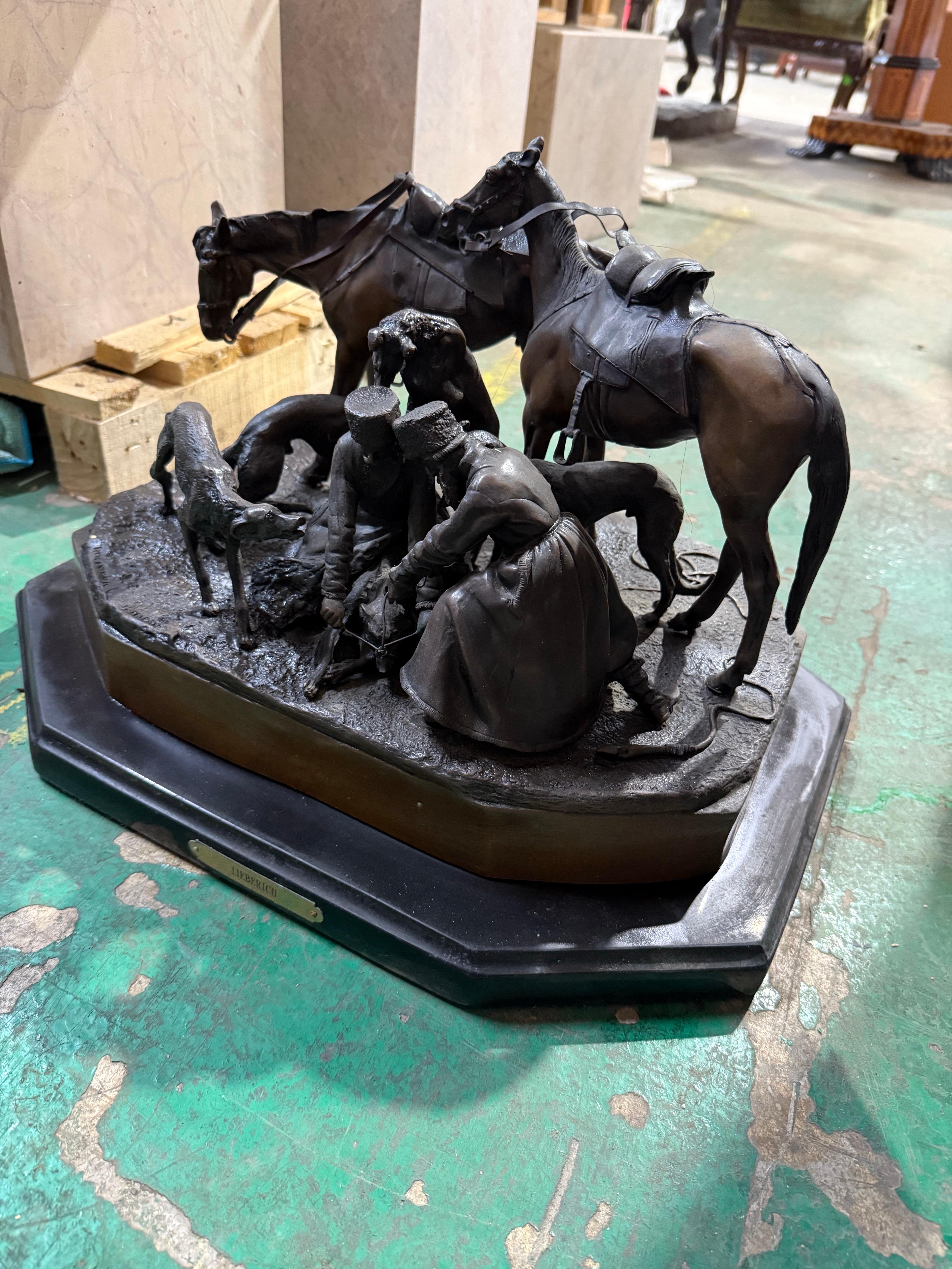 XX secolo Large Bronze Group “Resting Cavalrymen with Horses and Hounds” – Signed Liebrech in vendita