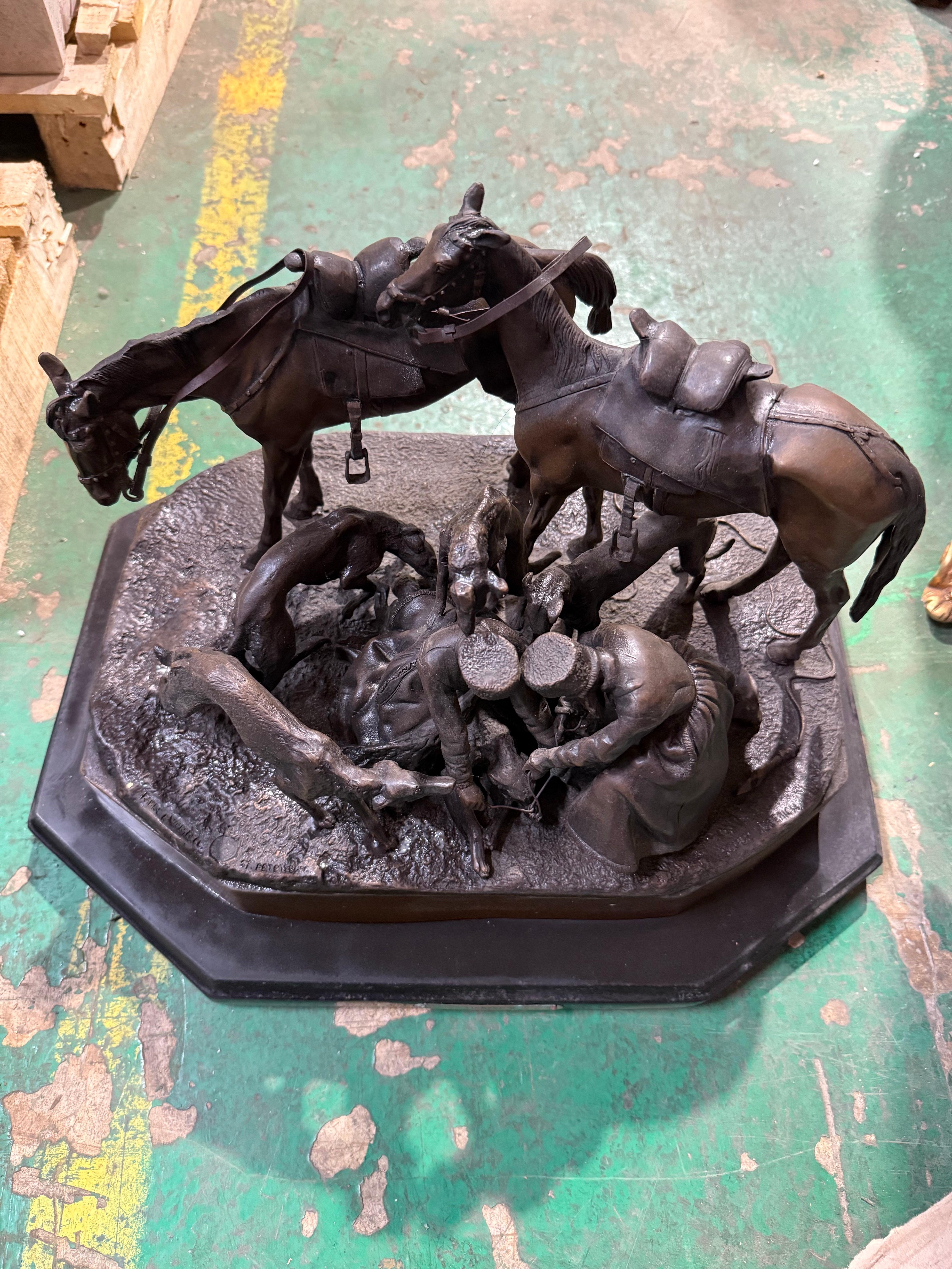 Bronzo Large Bronze Group “Resting Cavalrymen with Horses and Hounds” – Signed Liebrech in vendita