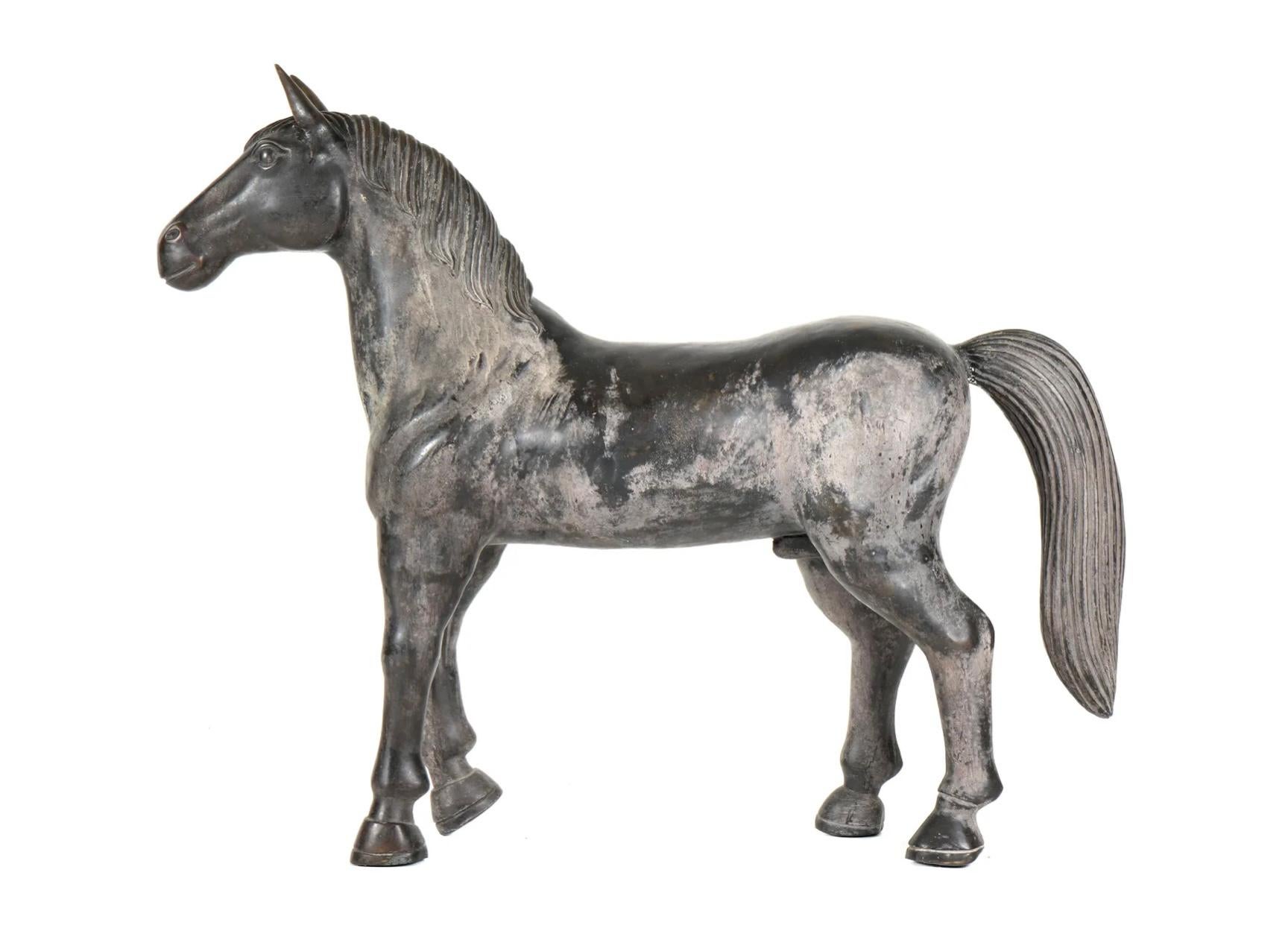 Néo-Renaissance Grande sculpture de cheval en bronze en vente
