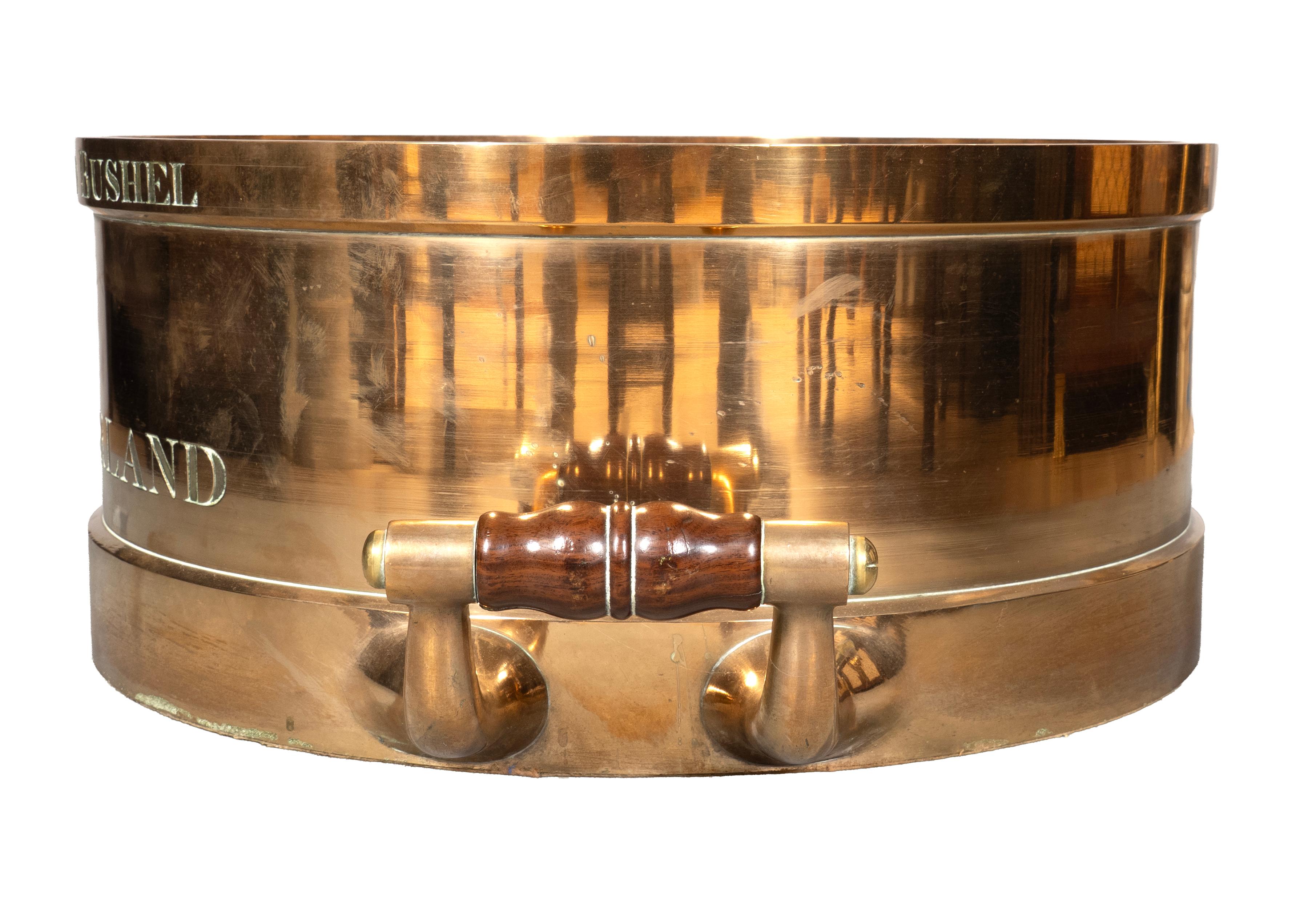 Große Bronze Imperial Standard Bushel Maßnahme für Northumberland im Zustand „Gut“ im Angebot in Essex, MA