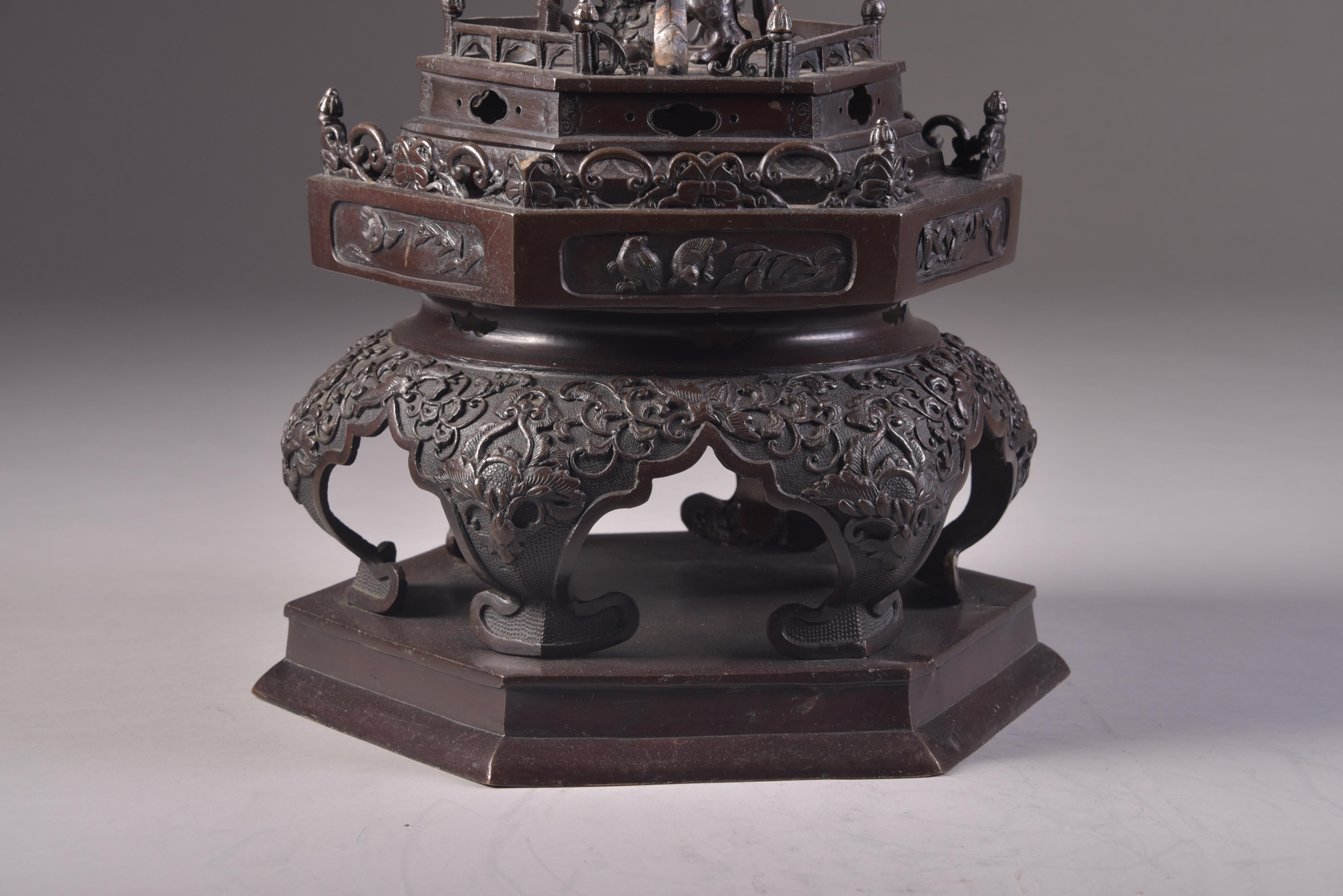 Large Bronze Incense Burner, Japan Meji Period, Late 19th Century For Sale 5
