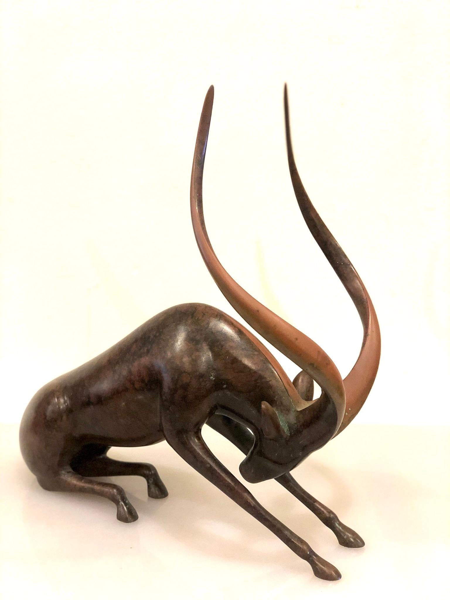Large bronze long horn antelope sculpture by Loet Vanderveen signed and number, beautiful marble finish nice patina by this great artist.